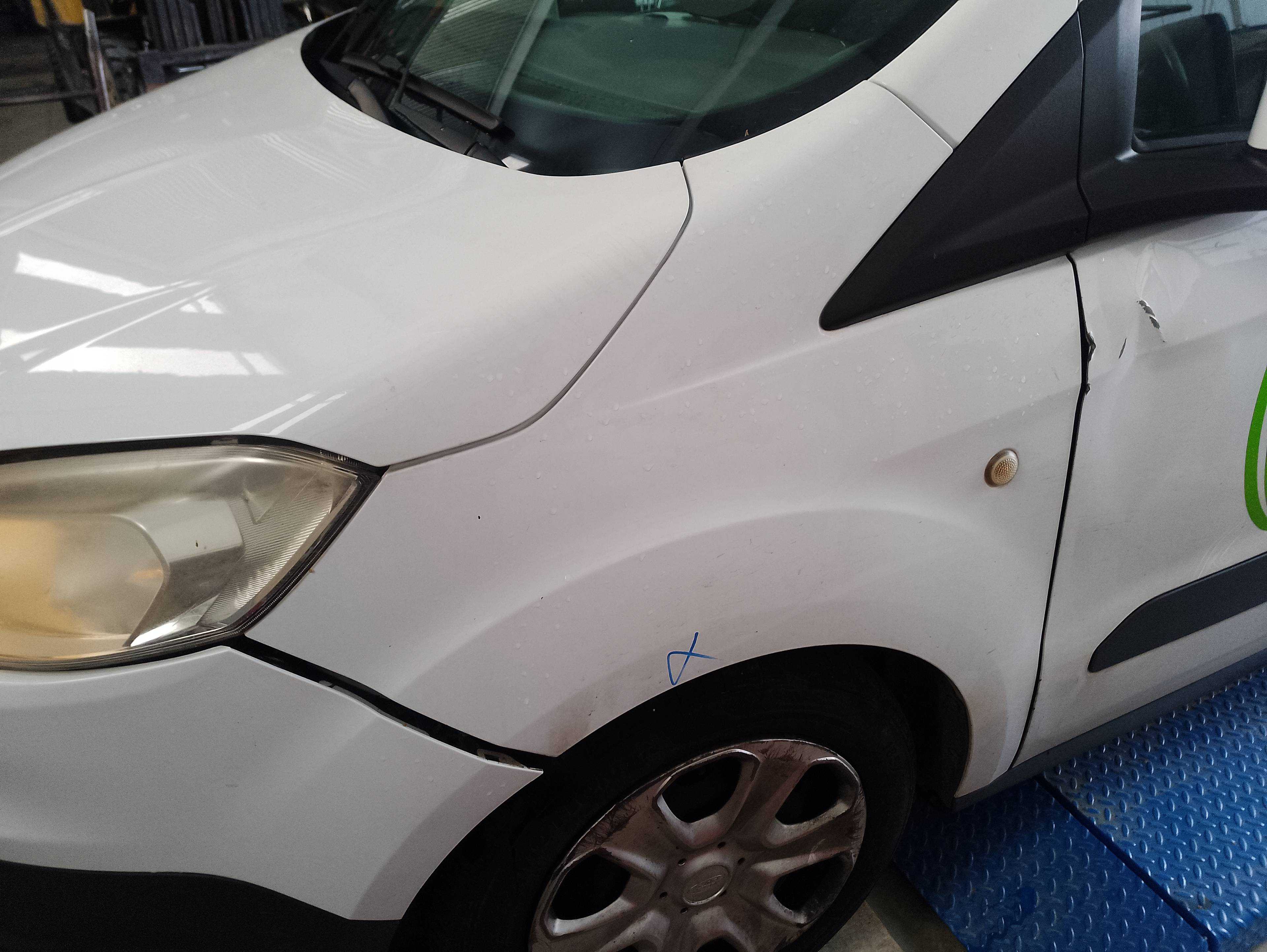 Recambio de aleta delantera izquierda para ford transit courier combi ambiente referencia OEM IAM   