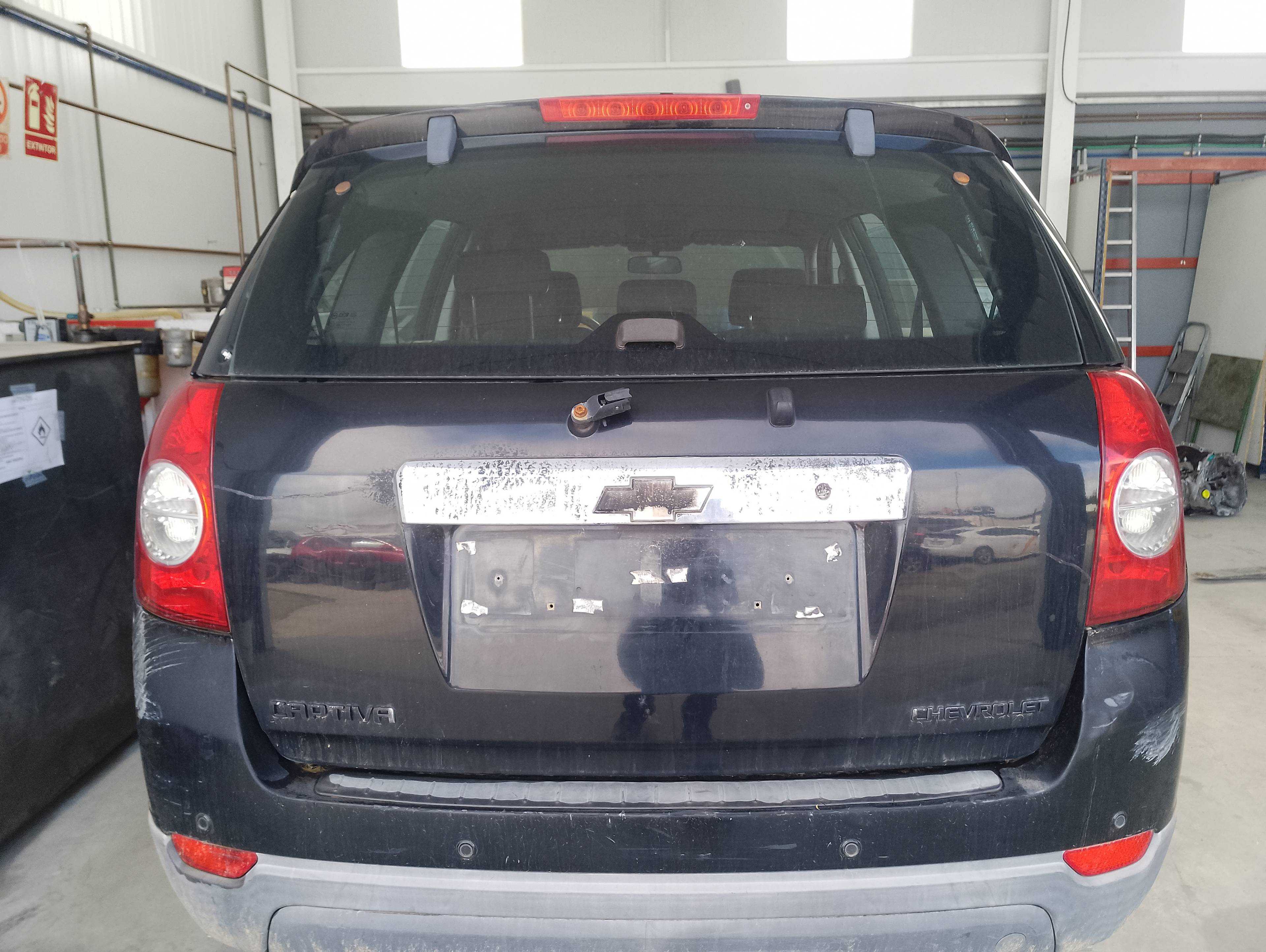 Recambio de porton trasero para chevrolet captiva referencia OEM IAM   
