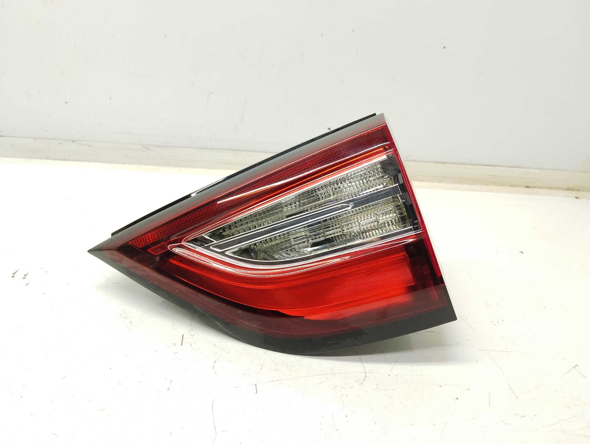Recambio de piloto porton trasero derecho para renault scenic iv black edition referencia OEM IAM 2TZ01231404AA 265598368R 