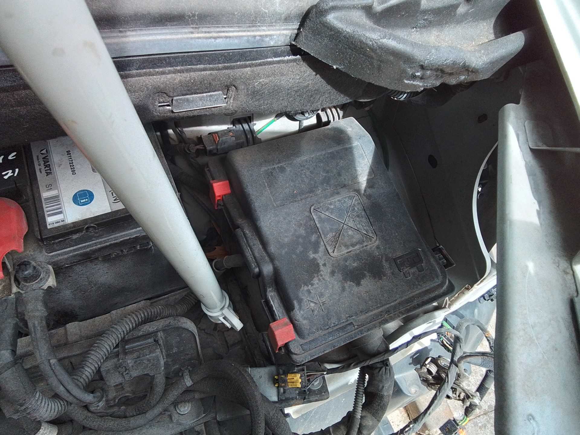 Recambio de caja reles / fusibles para citroën c4 picasso origins referencia OEM IAM   