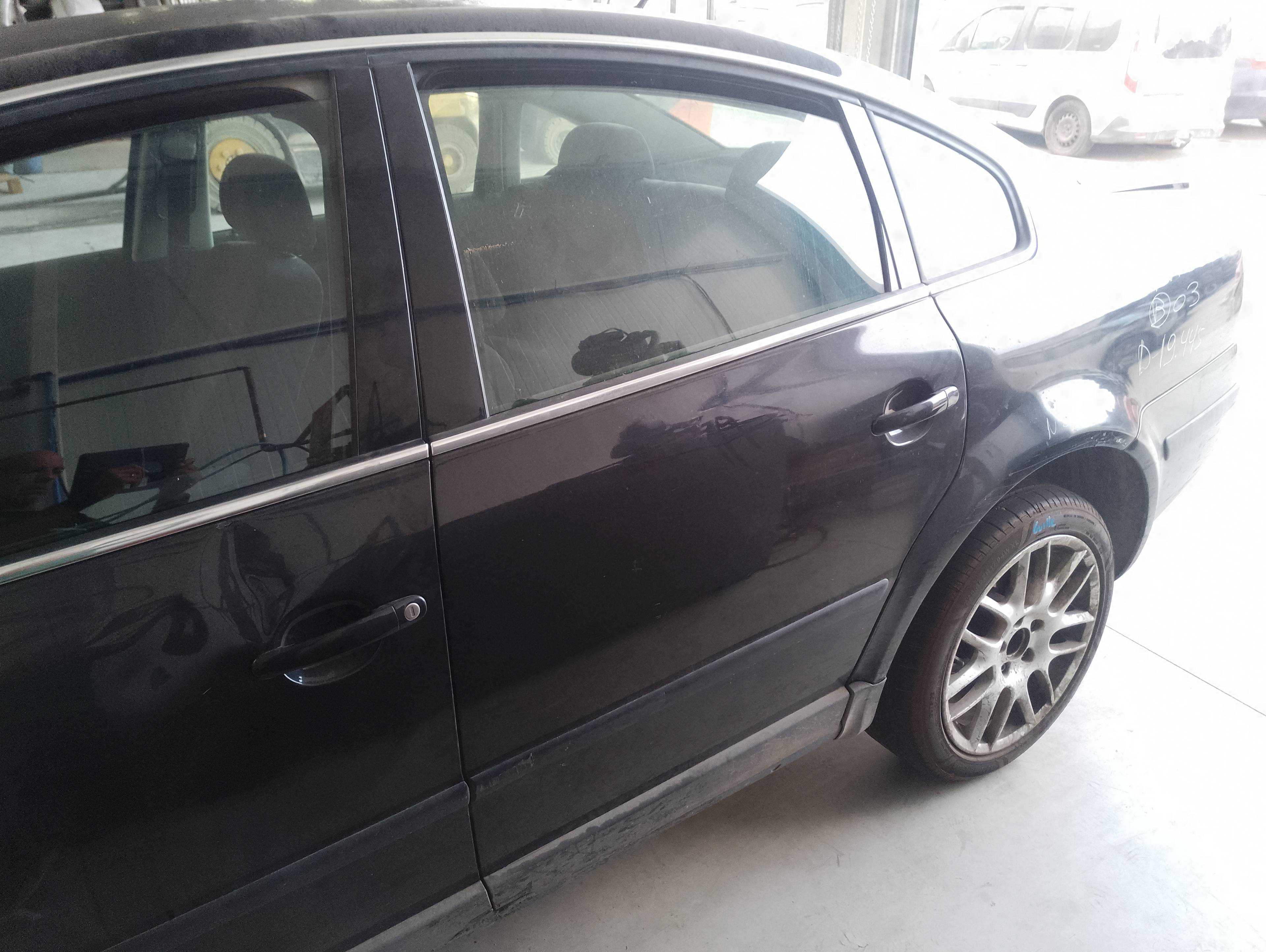 Recambio de puerta trasera izquierda para volkswagen passat berlina (3b3) advance referencia OEM IAM   