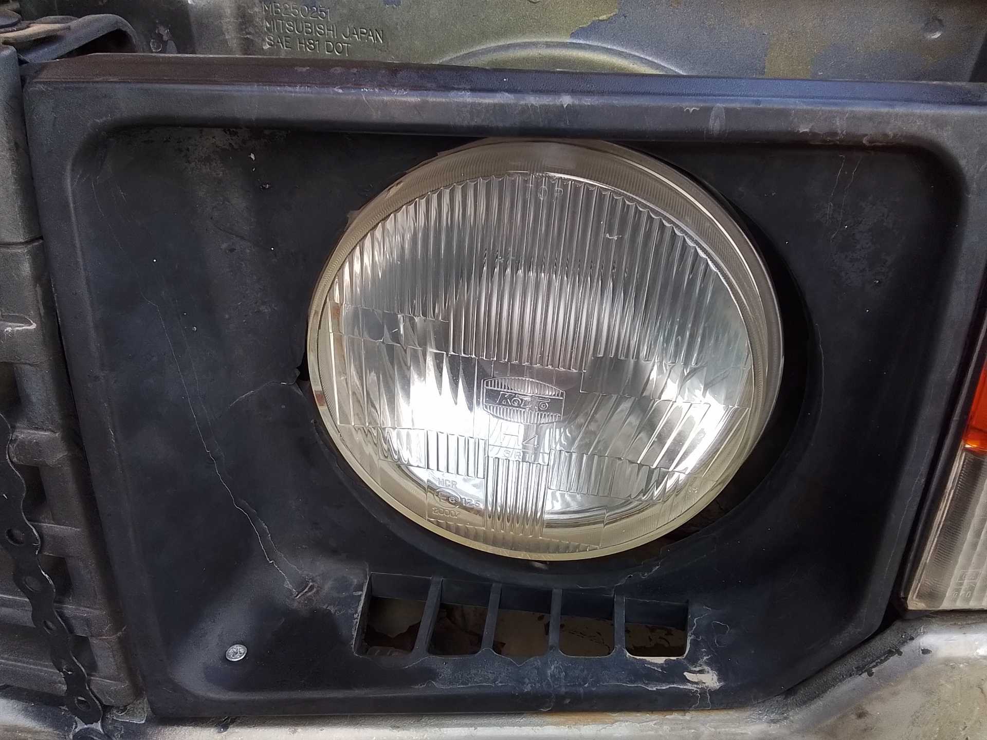 Recambio de faro izquierdo para mitsubishi pajero 2.3 diesel referencia OEM IAM   