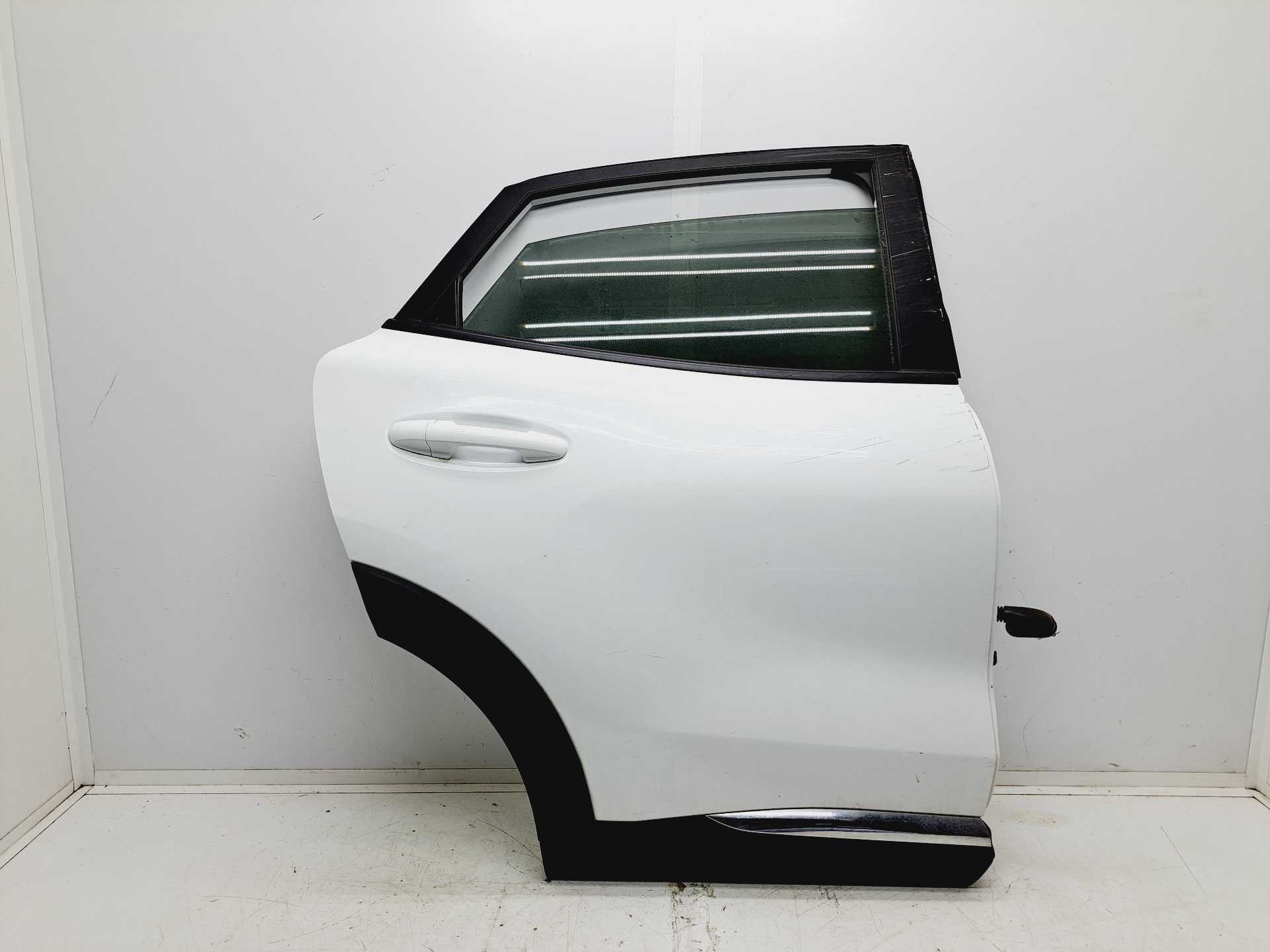 Recambio de puerta trasera derecha para ford puma hybrid st-line referencia OEM IAM  2405667 