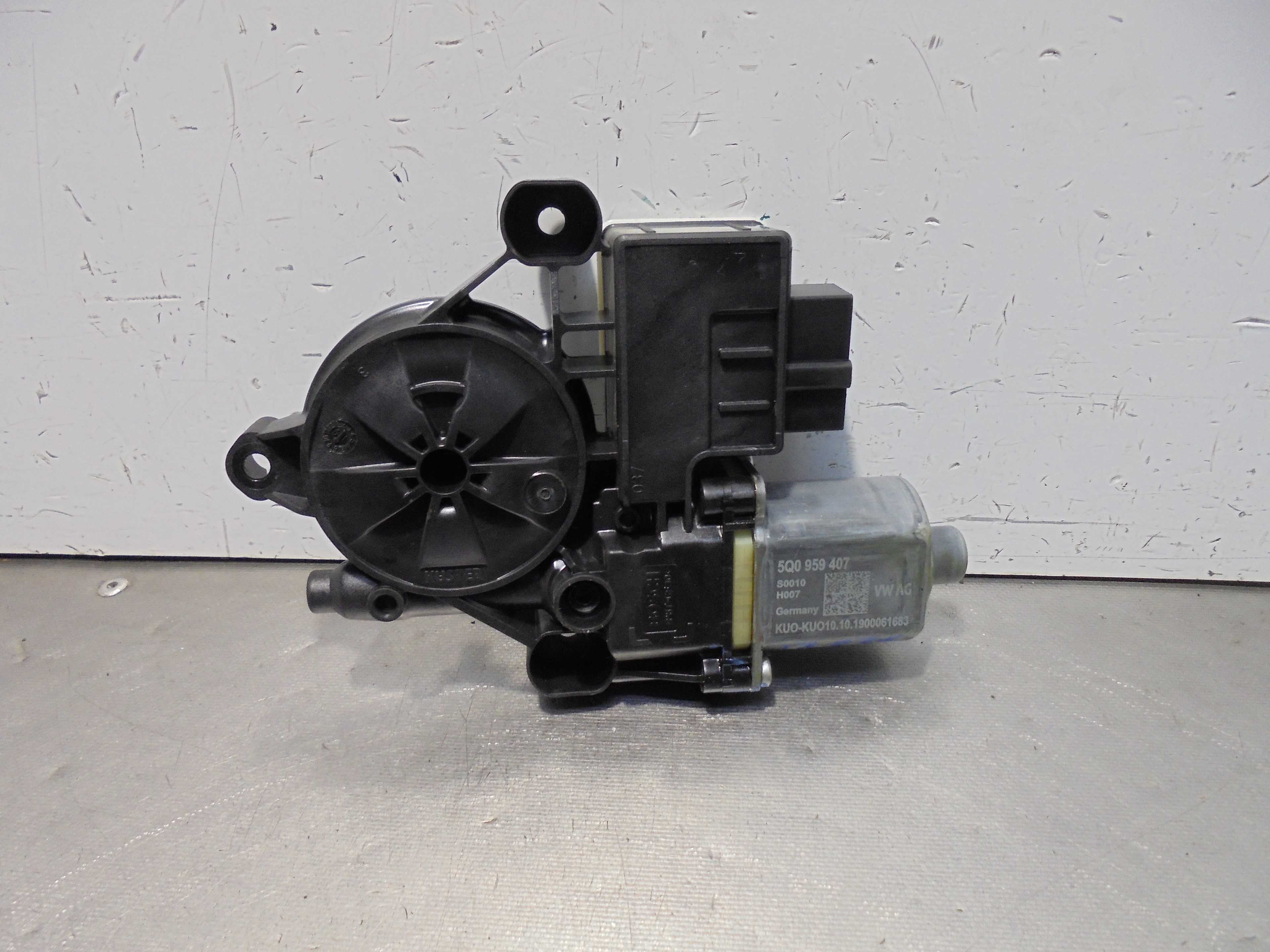 Recambio de motor elevalunas trasero izquierdo para skoda kamiq (nw4) active referencia OEM IAM 5Q0959407  