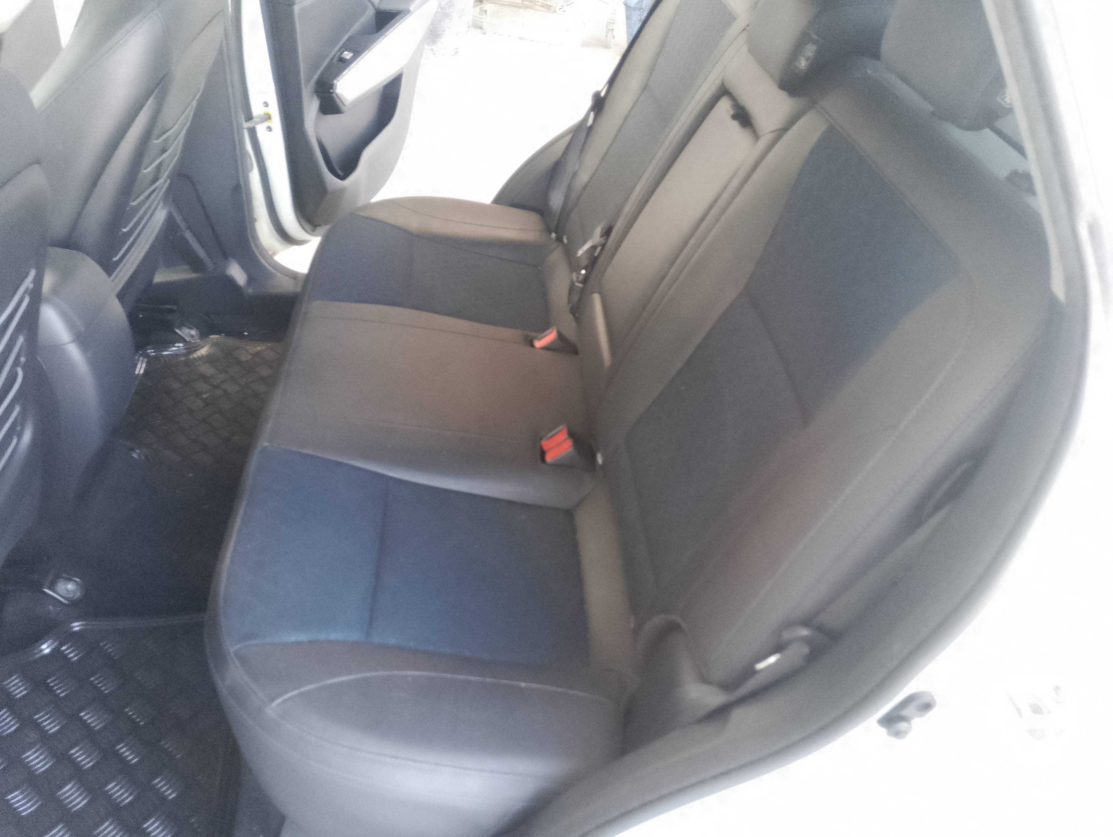 Recambio de asientos traseros para ssangyong tivoli crystal 4x2 referencia OEM IAM   