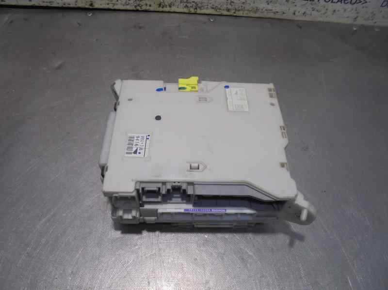 Recambio de caja reles / fusibles para lexus is200 (ds2/is2) 220d referencia OEM IAM 8273053023  