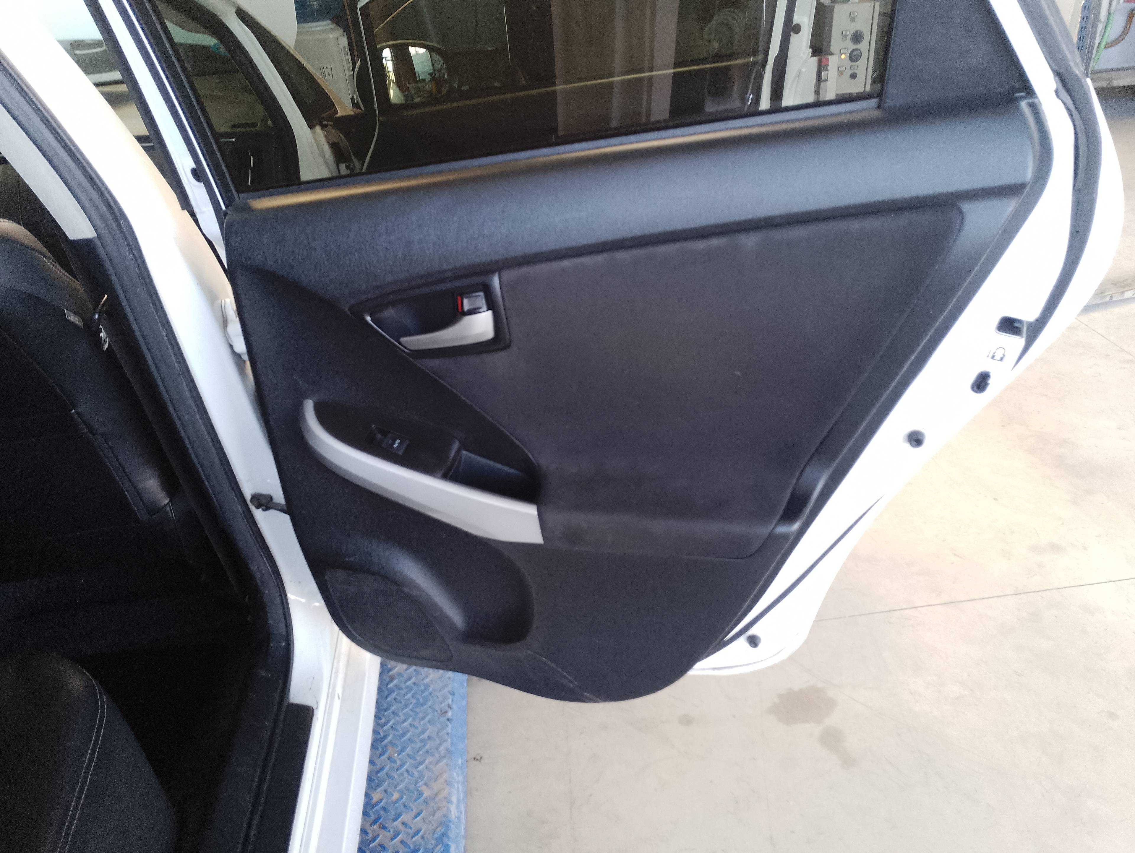 Recambio de guarnecido puerta trasera derecha para toyota prius (nhw30) plug-in hybrid advance referencia OEM IAM   