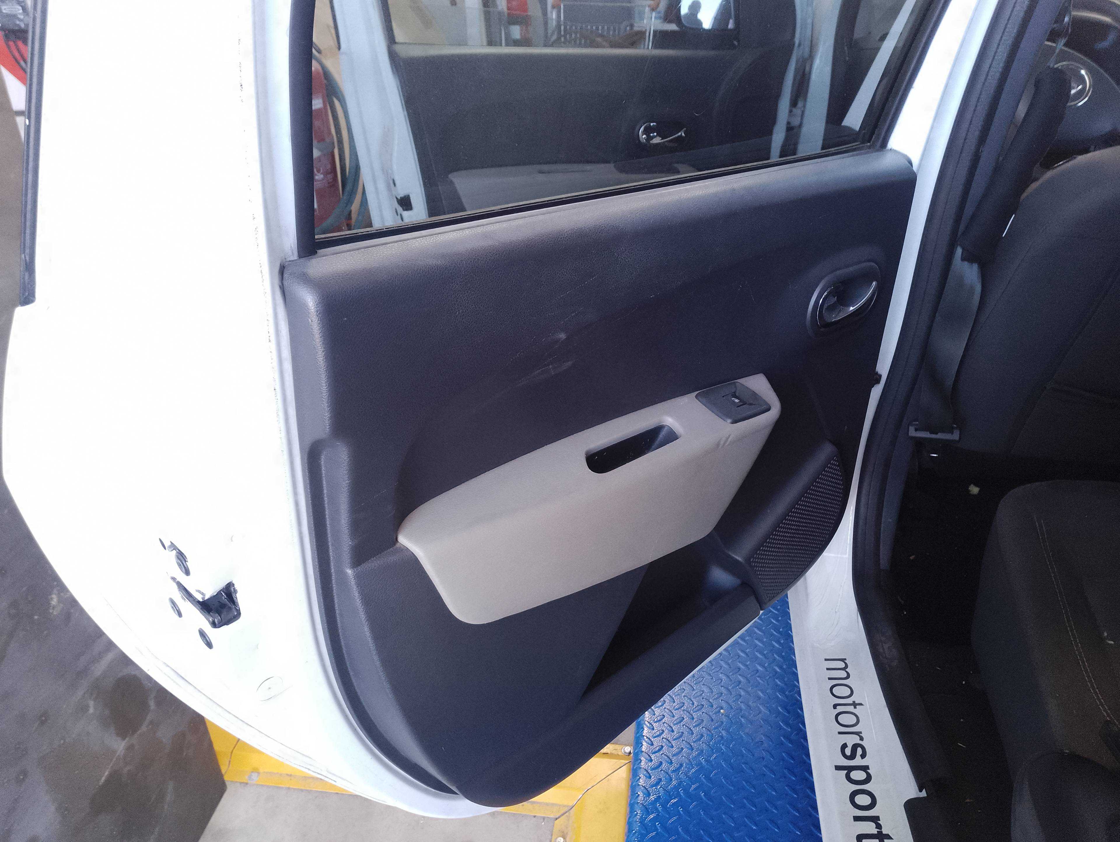 Recambio de guarnecido puerta trasera izquierda para dacia lodgy laureate referencia OEM IAM 829A11534R  