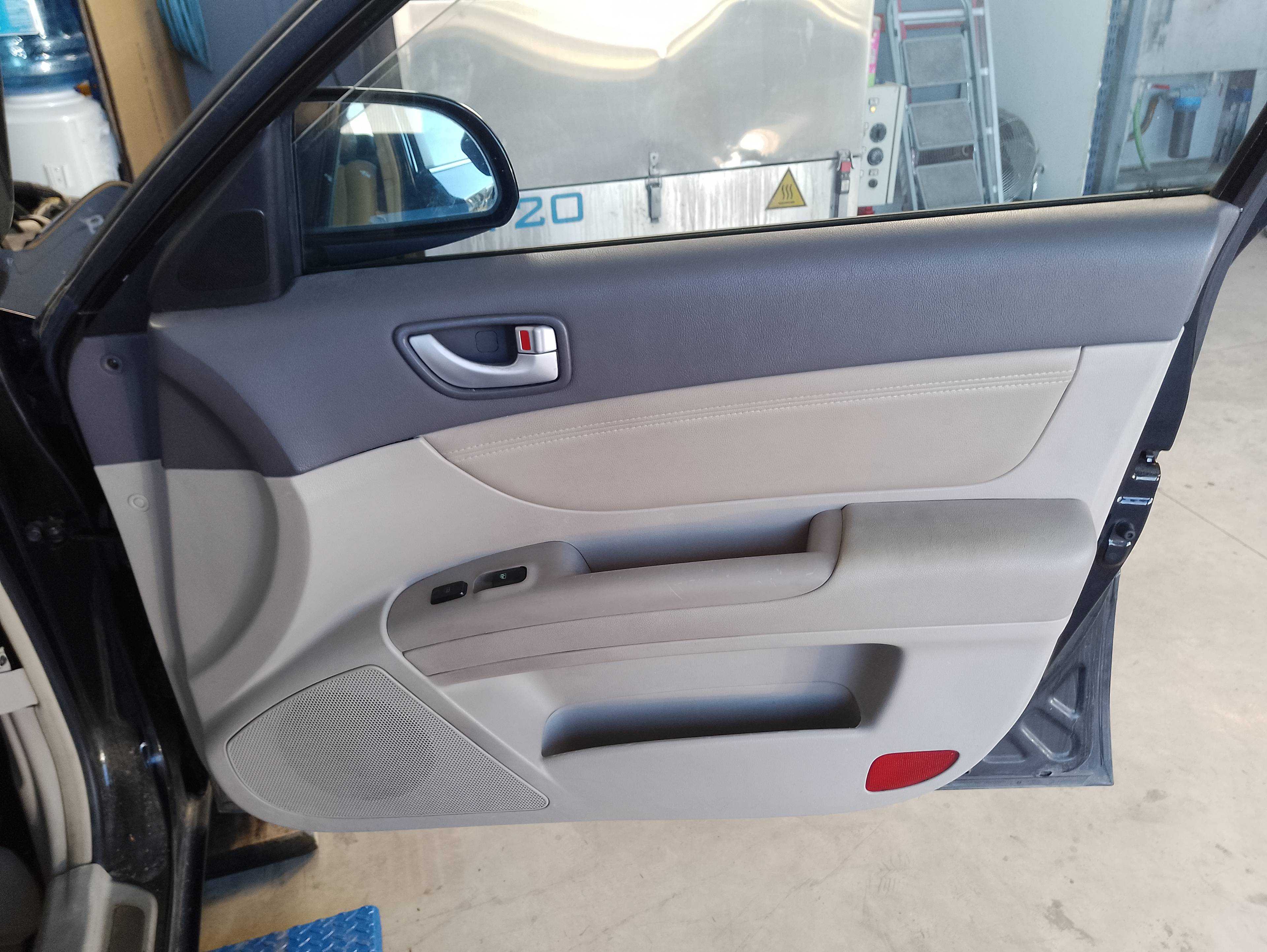 Recambio de guarnecido puerta delantera derecha para hyundai sonata (nf) 2.0 crdi comfort i referencia OEM IAM   