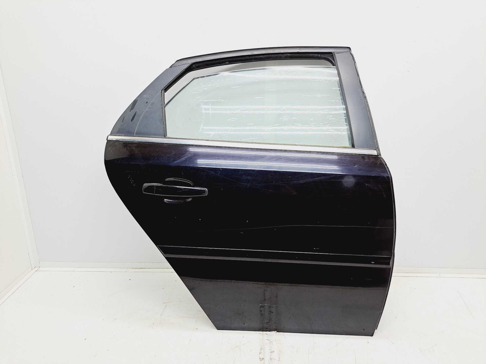 Recambio de puerta trasera derecha para opel vectra c berlina cosmo referencia OEM IAM 93171452  