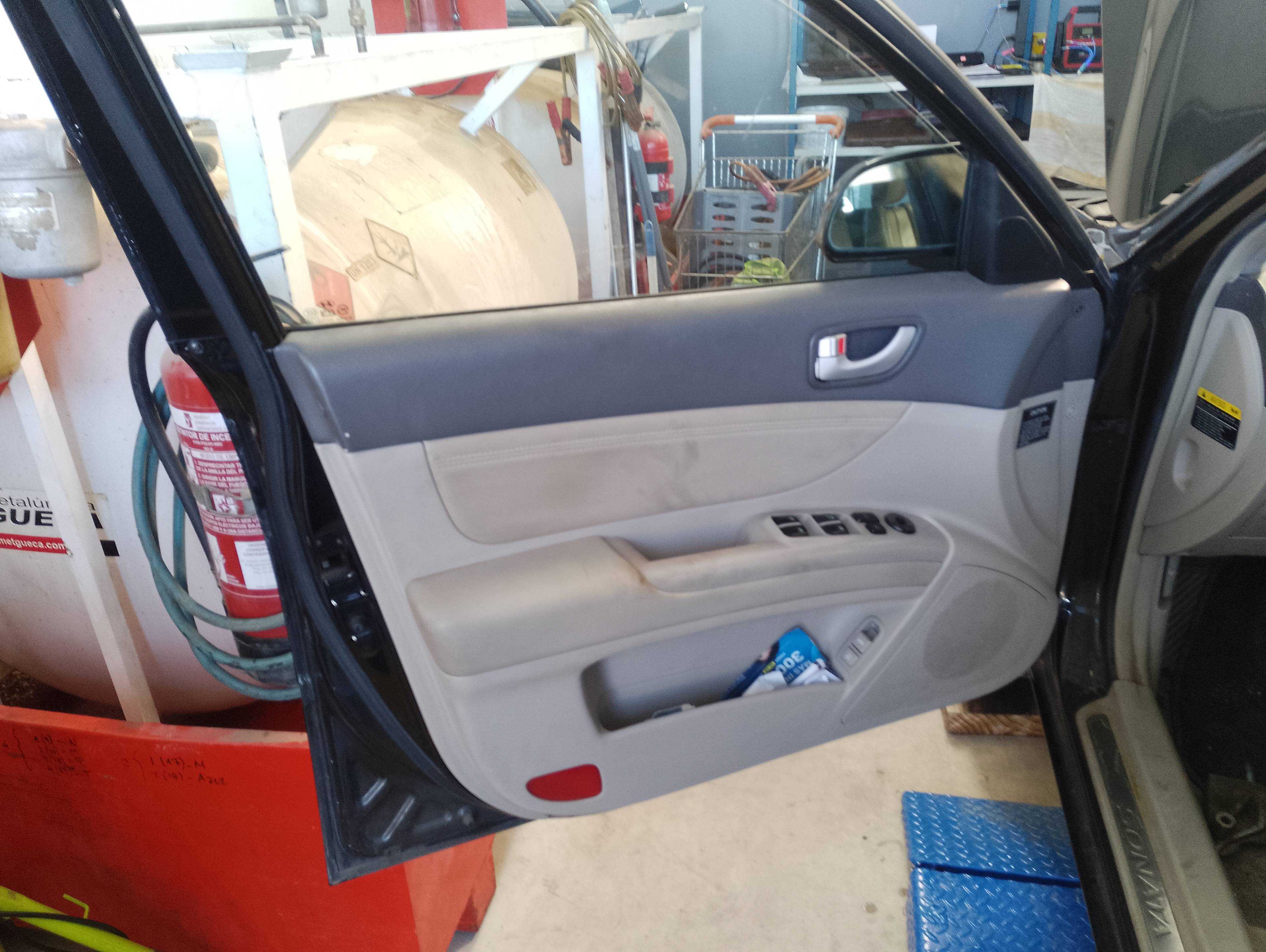 Recambio de guarnecido puerta delantera izquierda para hyundai sonata (nf) 2.0 crdi comfort i referencia OEM IAM   