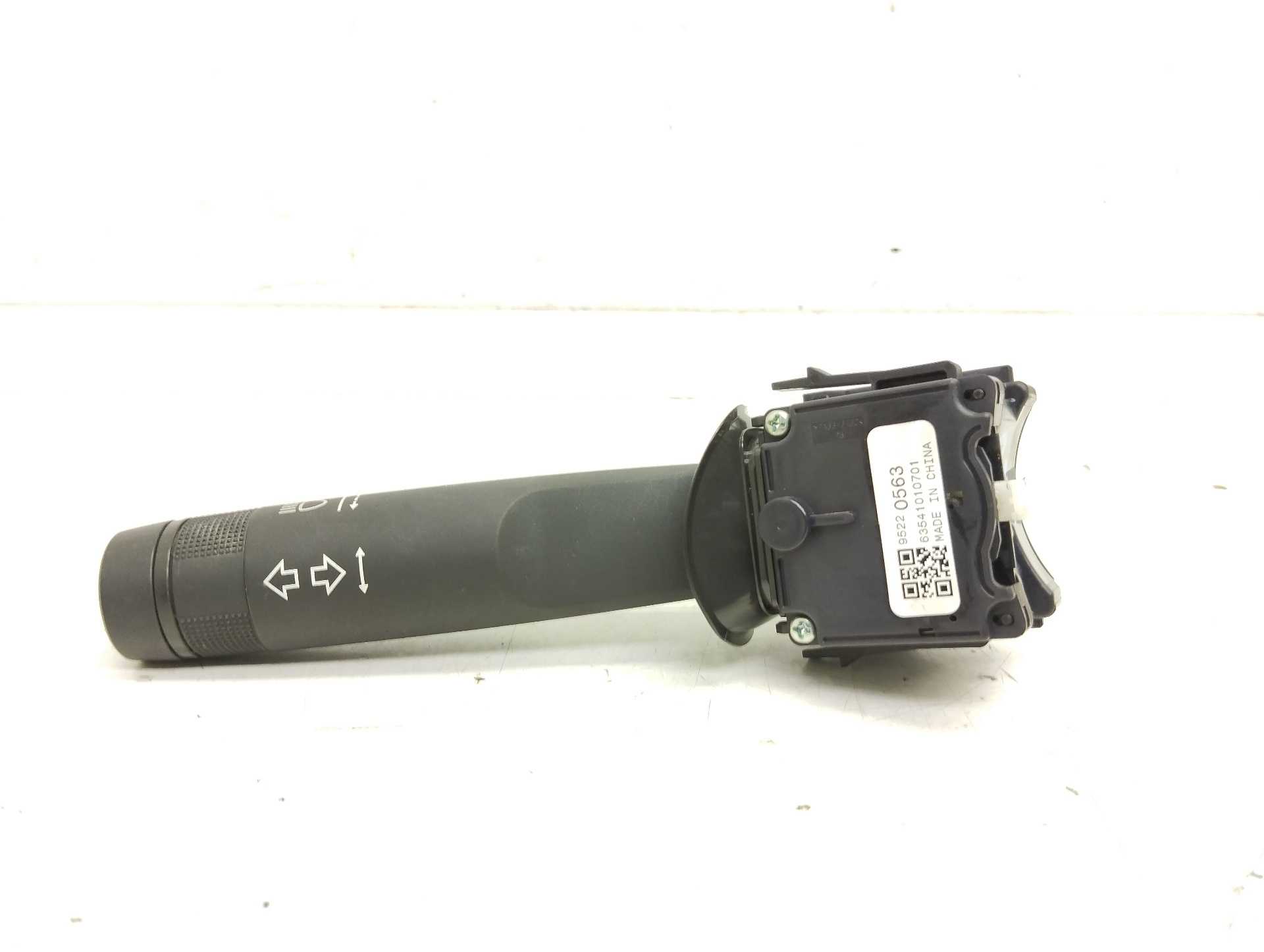 Recambio de mando intermitentes para opel insignia berlina selective referencia OEM IAM 95220563  