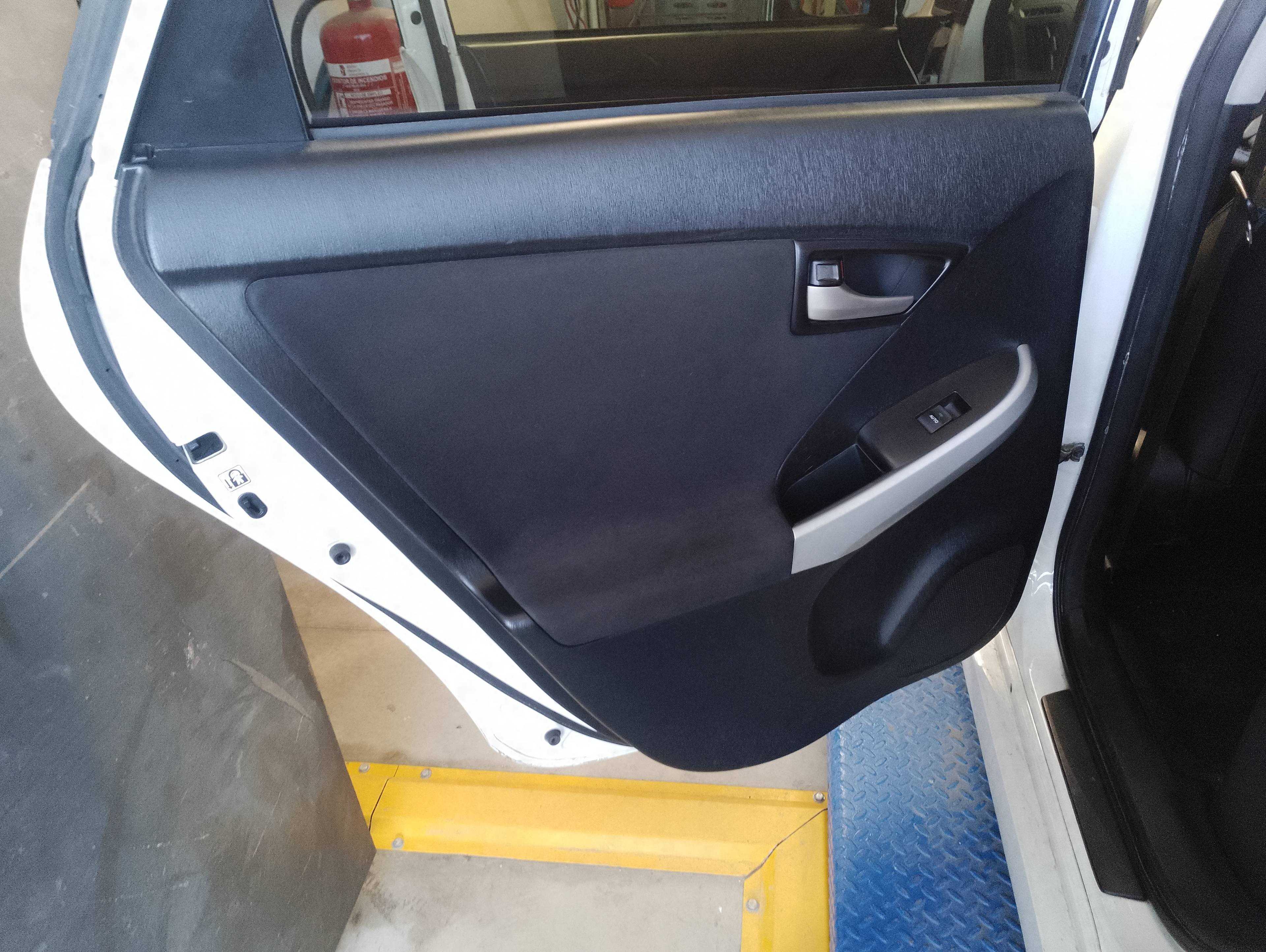 Recambio de guarnecido puerta trasera izquierda para toyota prius (nhw30) plug-in hybrid advance referencia OEM IAM   