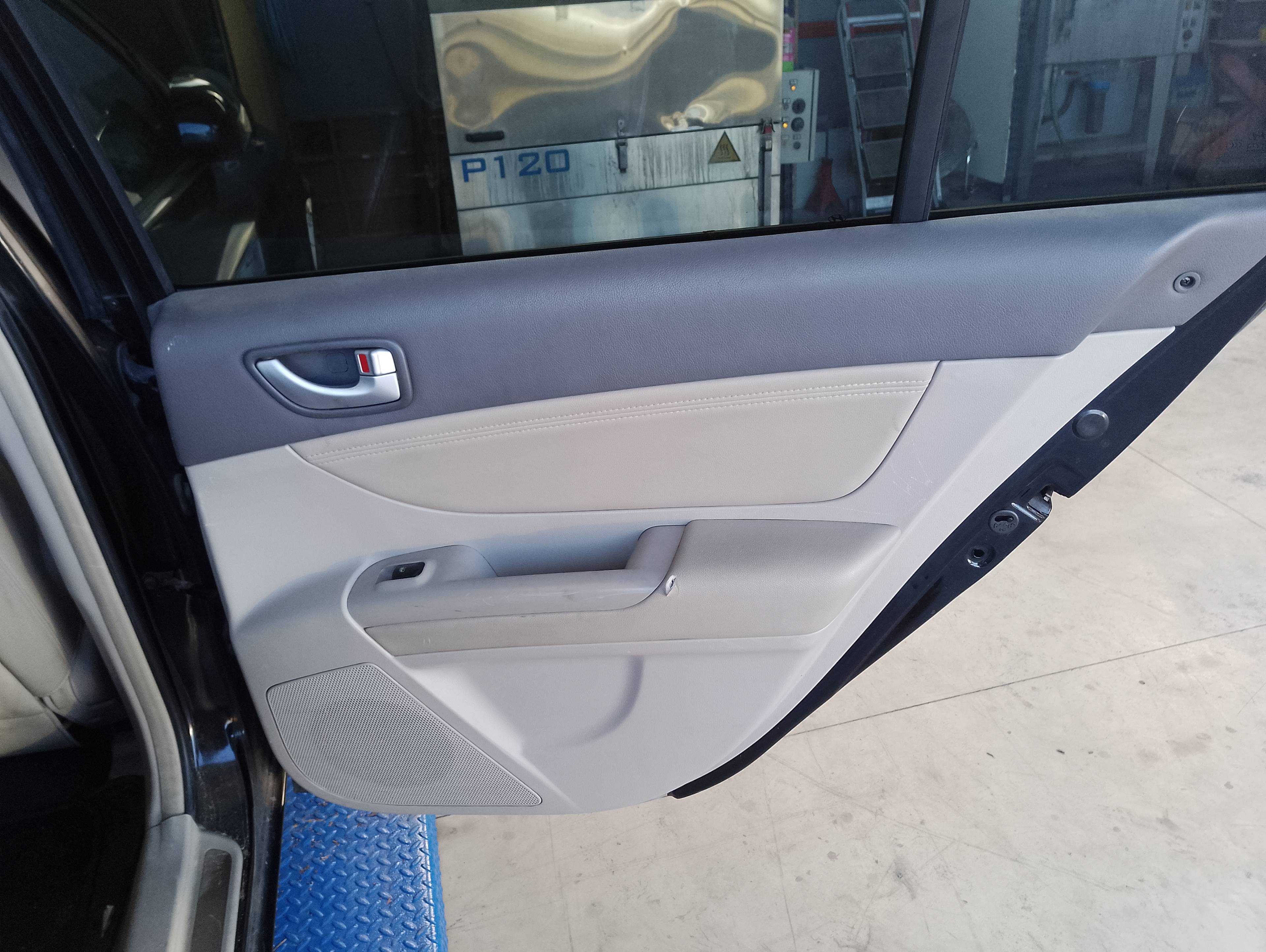 Recambio de guarnecido puerta trasera derecha para hyundai sonata (nf) 2.0 crdi comfort i referencia OEM IAM   