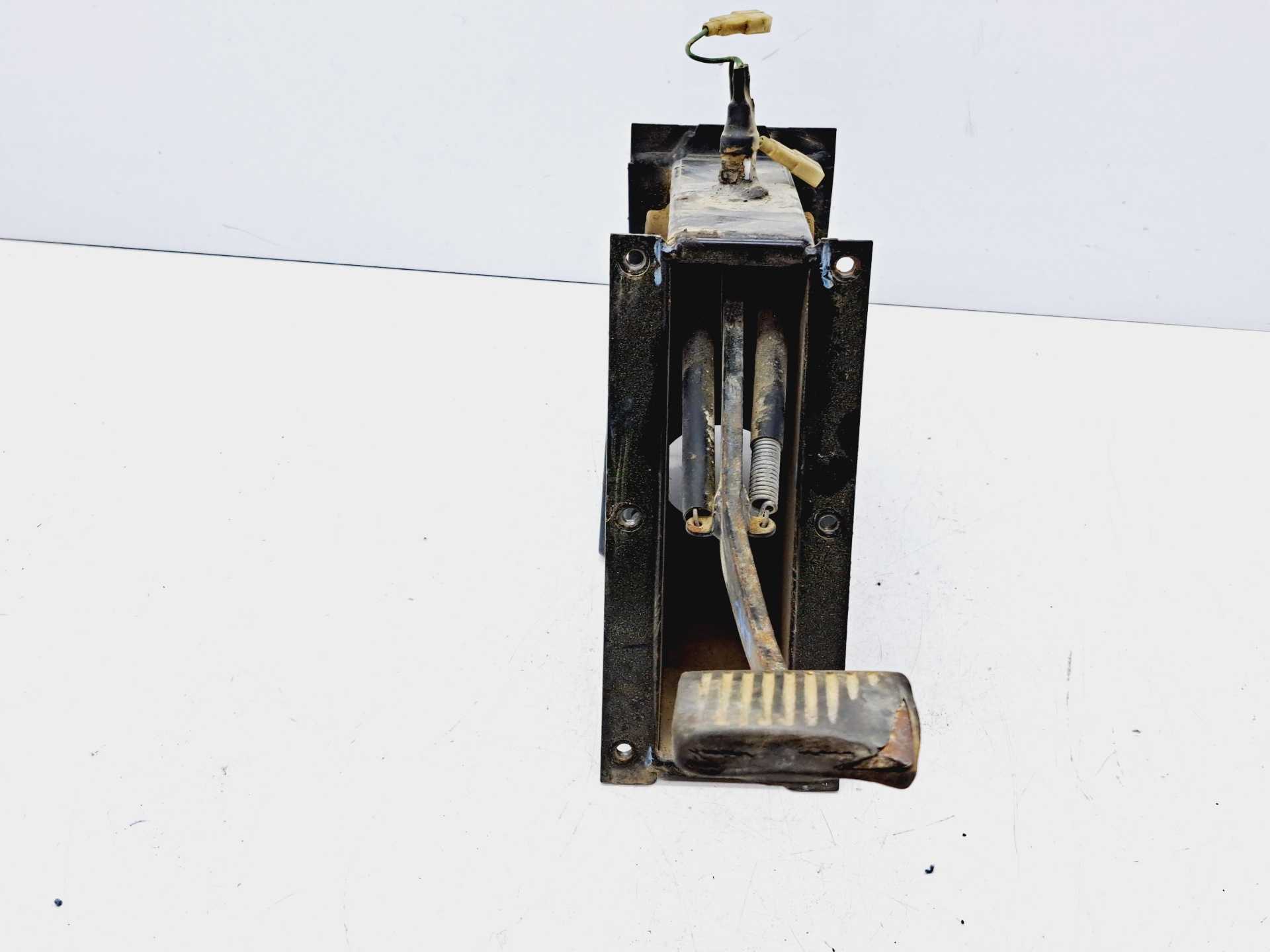 Recambio de pedal freno para land rover defender (ld) 2.5 td5 referencia OEM IAM  NRC9183 1H1Z2453BA