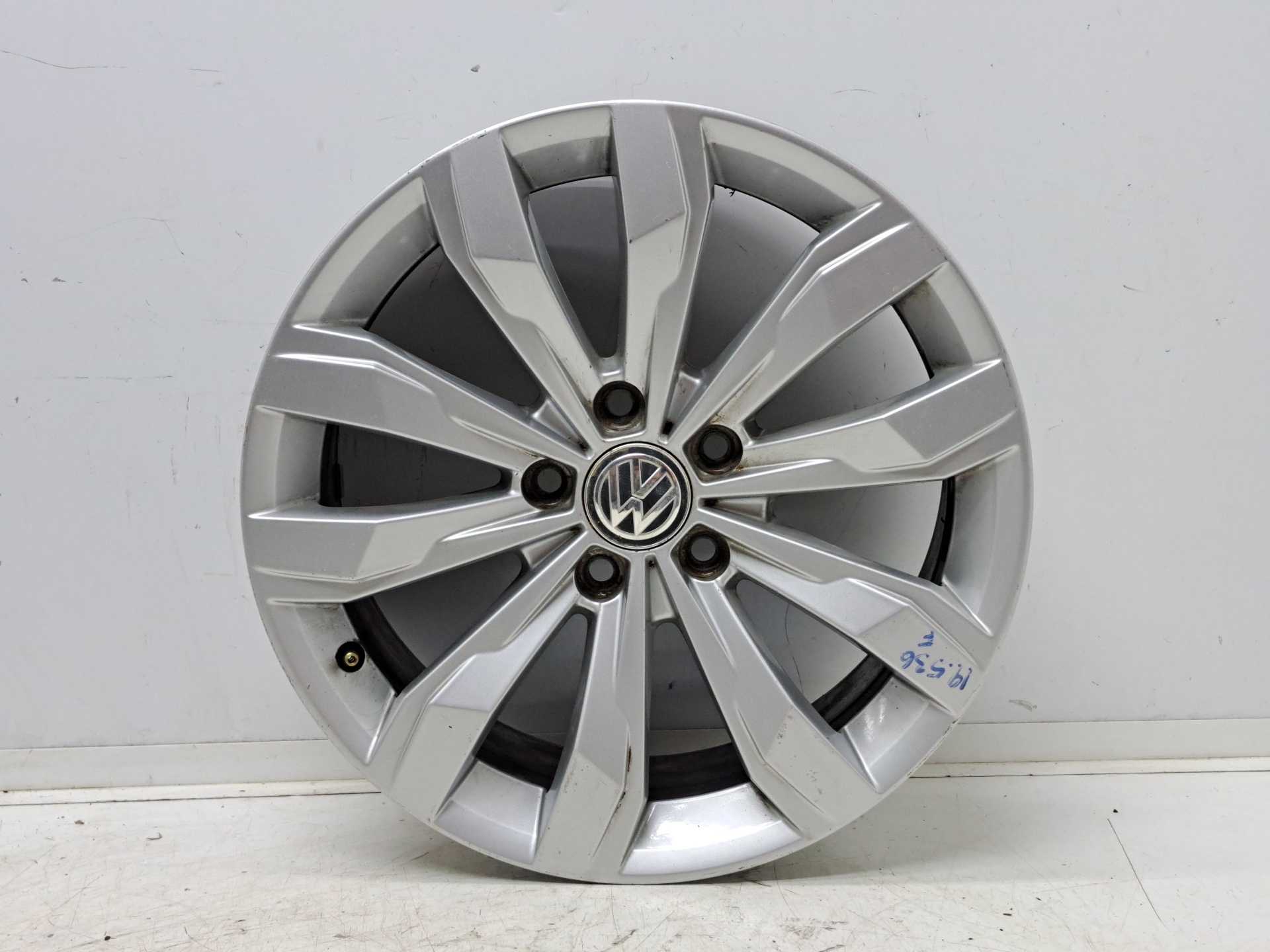 Recambio de llanta para volkswagen t-roc advance r-line referencia OEM IAM R17 2GA601025J 