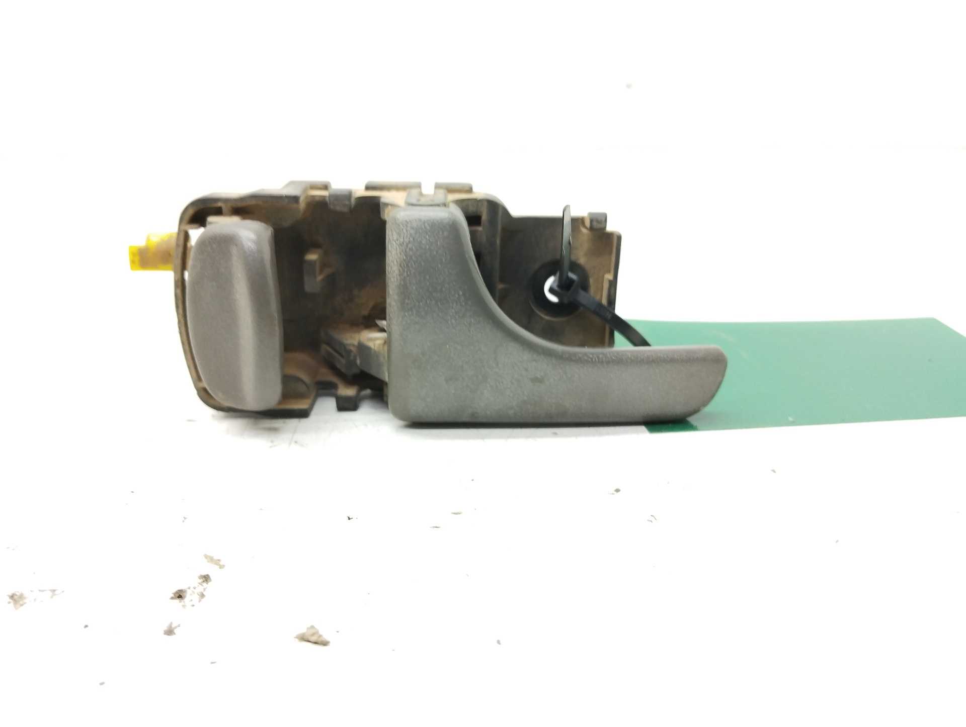 Recambio de maneta interior delantera izquierda para nissan terrano (wd21) 2.7 td referencia OEM IAM  8067190J00 