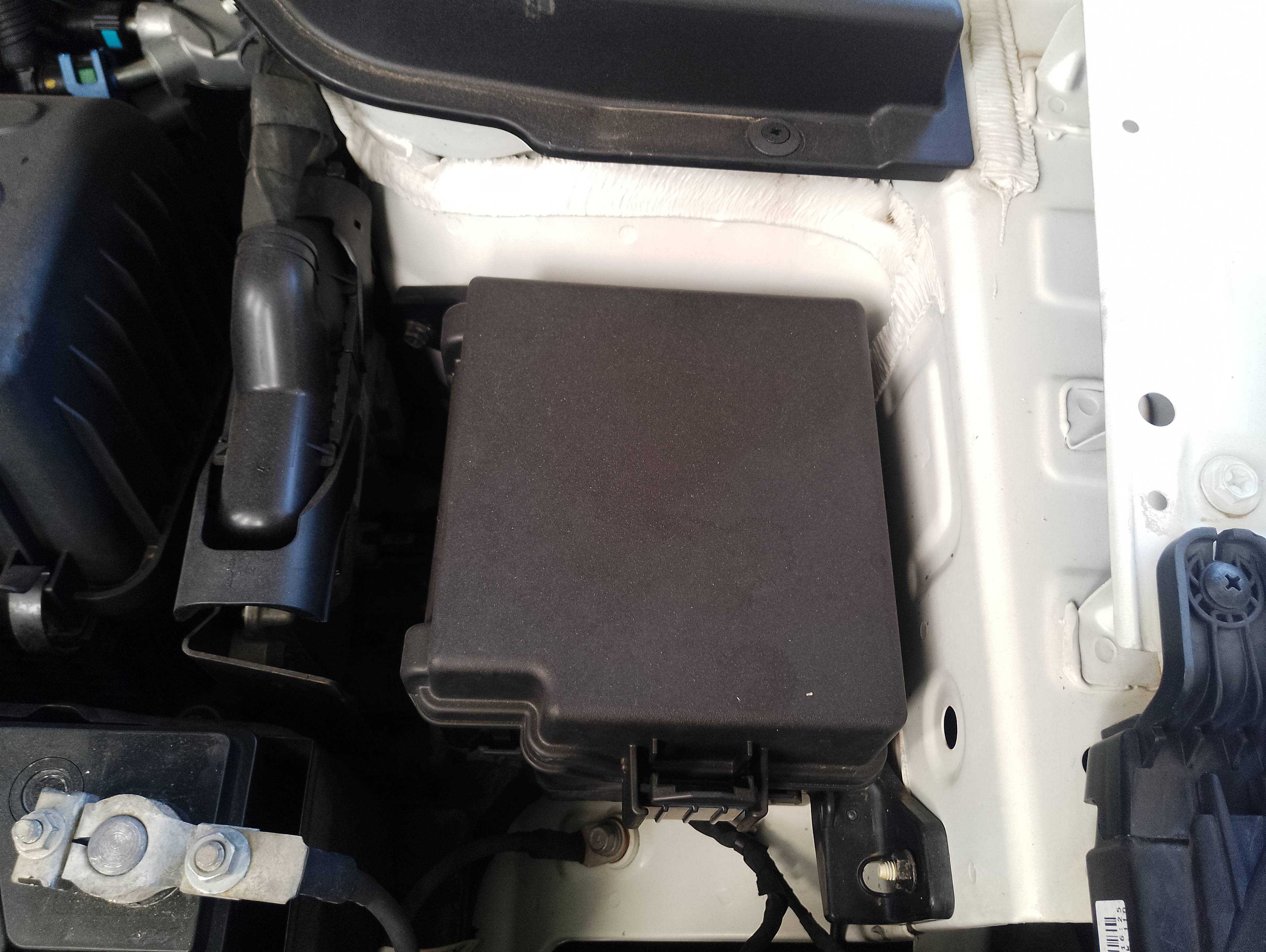 Recambio de caja reles / fusibles para ssangyong tivoli crystal 4x2 referencia OEM IAM   