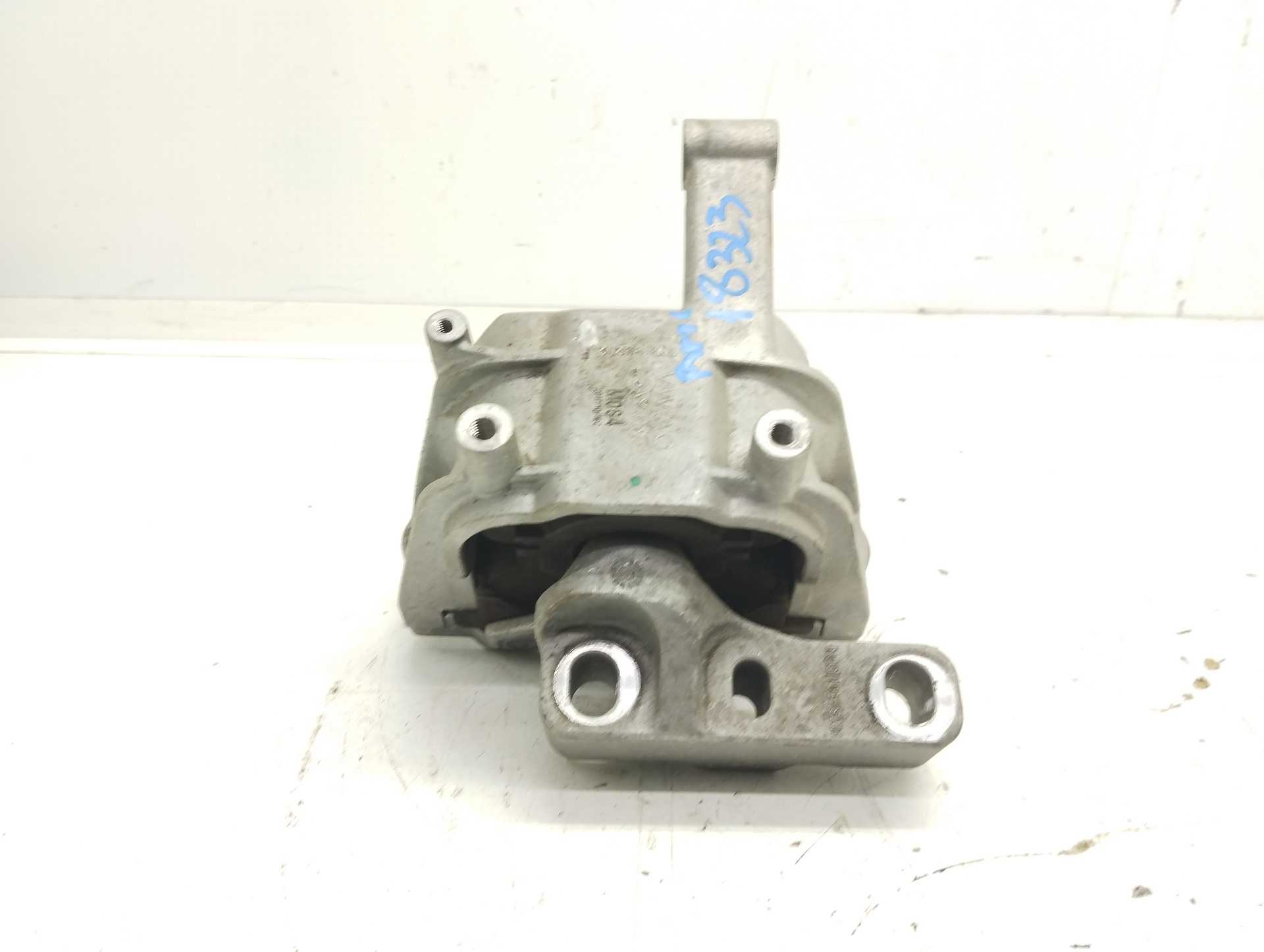 Recambio de soporte motor derecho para audi q3 (8ug) attraction referencia OEM IAM 5N0199262F  