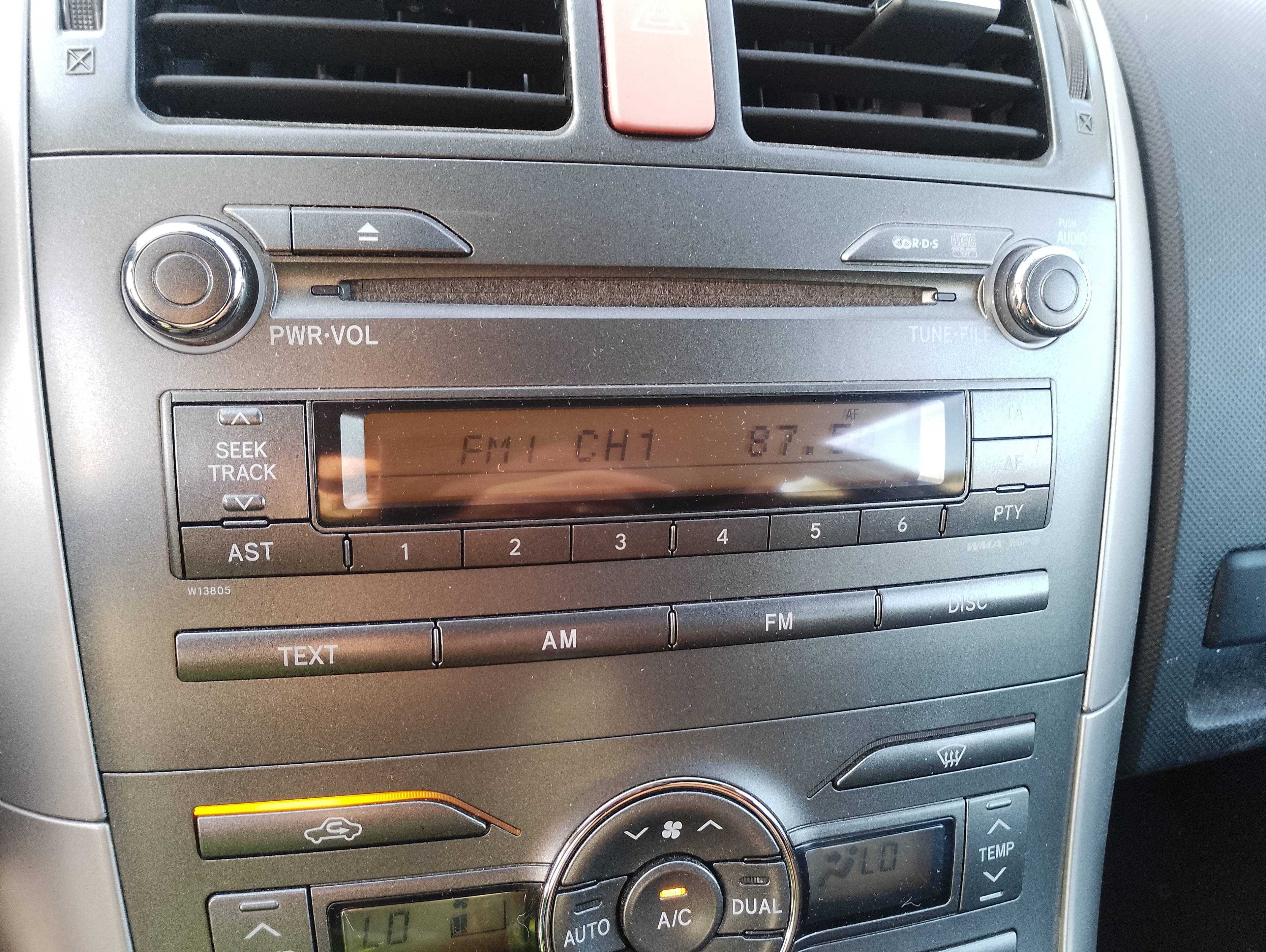 Recambio de sistema audio / radio cd para toyota auris luna referencia OEM IAM   