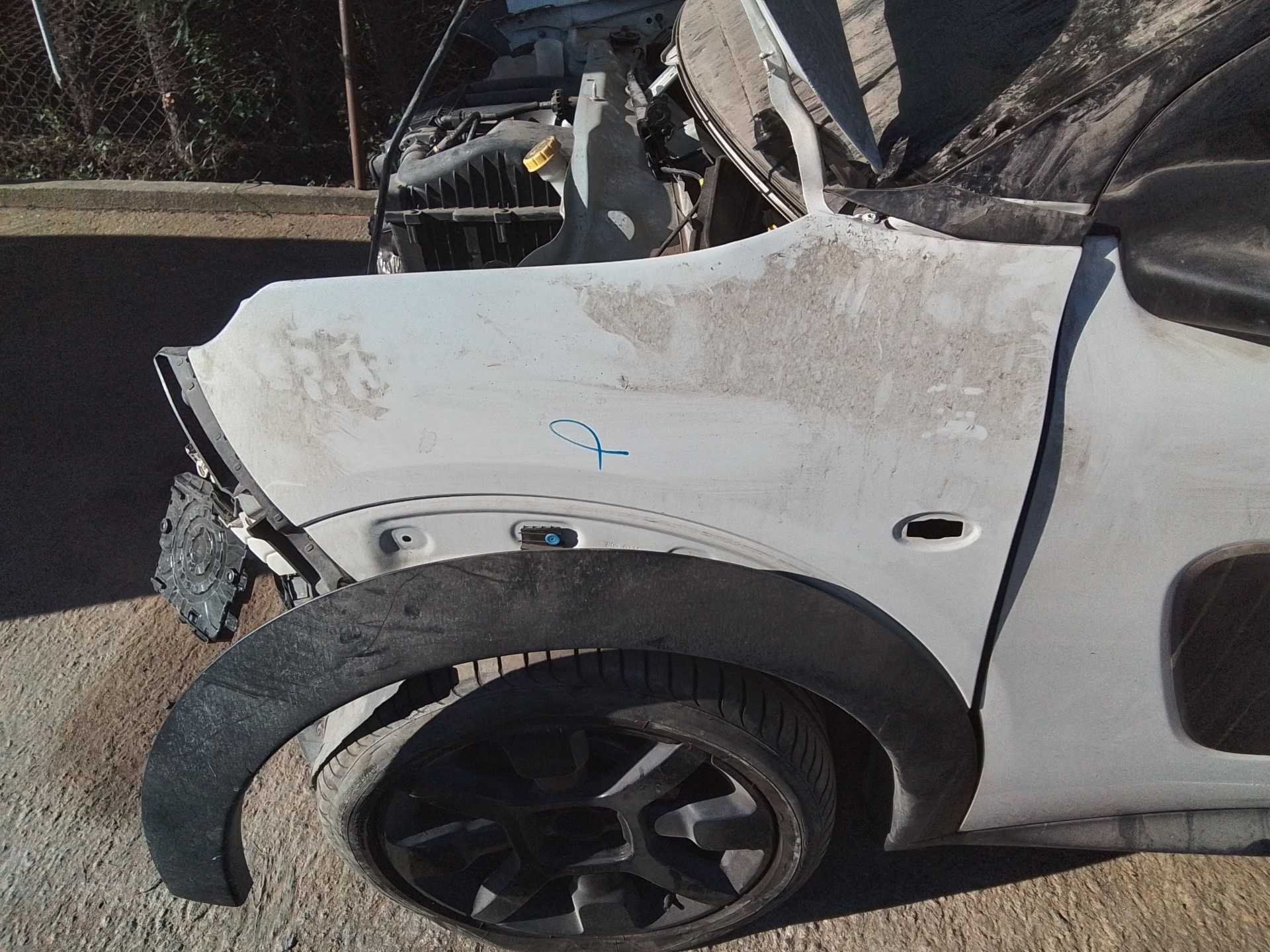 Recambio de aleta delantera izquierda para citroën c4 cactus feel referencia OEM IAM   