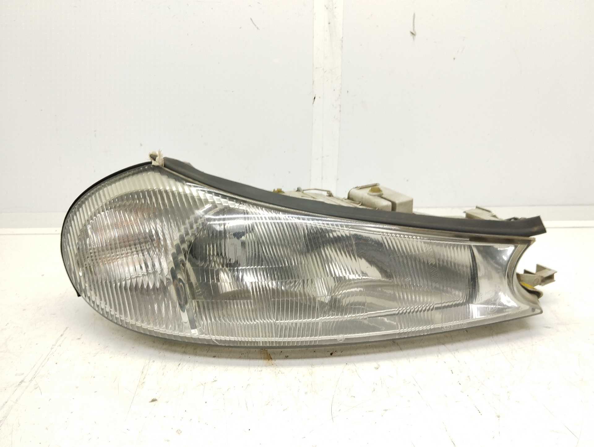 Recambio de faro derecho para ford mondeo berlina (gd) ambiente referencia OEM IAM 1305219078 BOSCH 