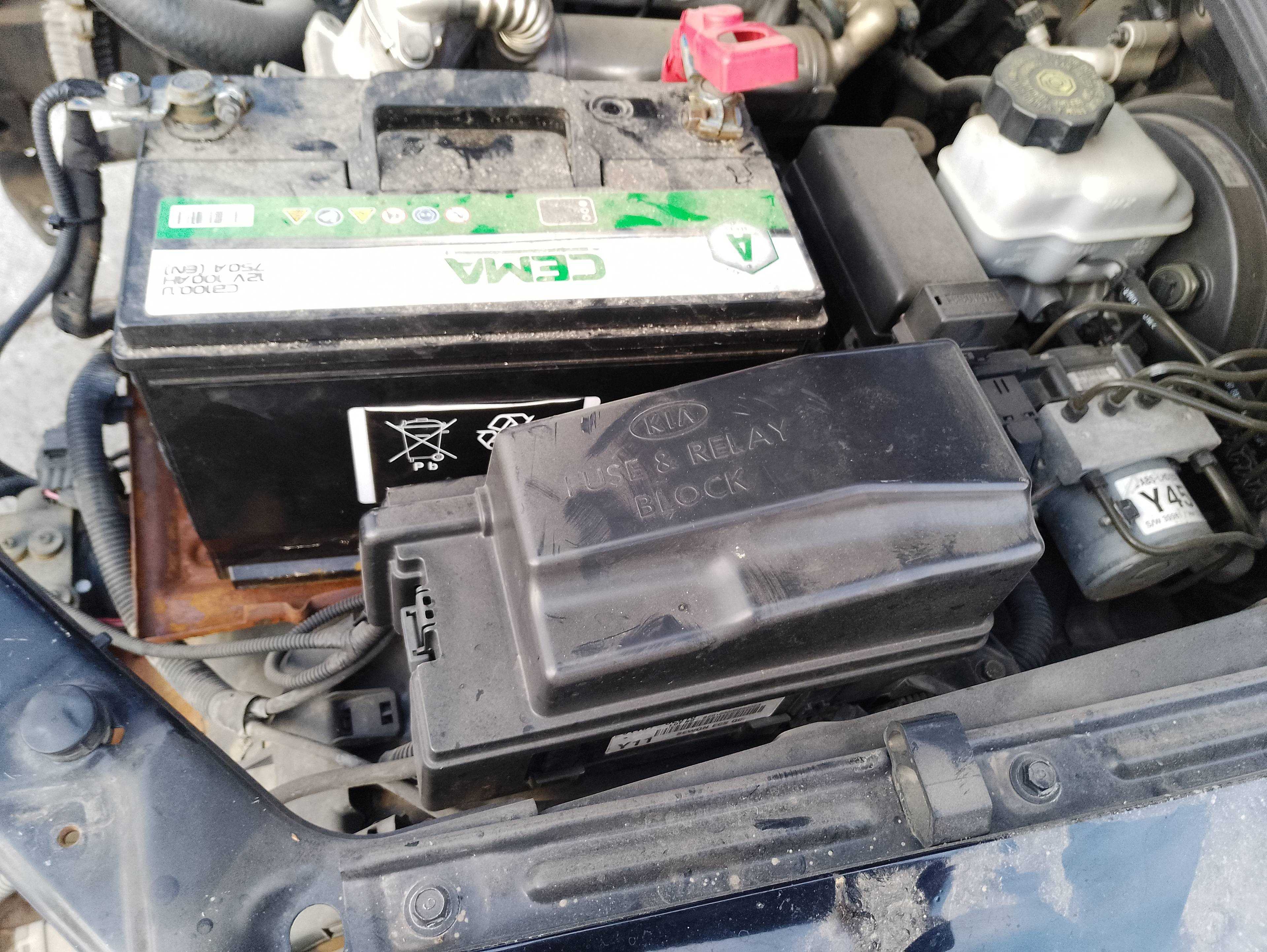 Recambio de caja reles / fusibles para kia sorento 2.5 crdi active referencia OEM IAM   