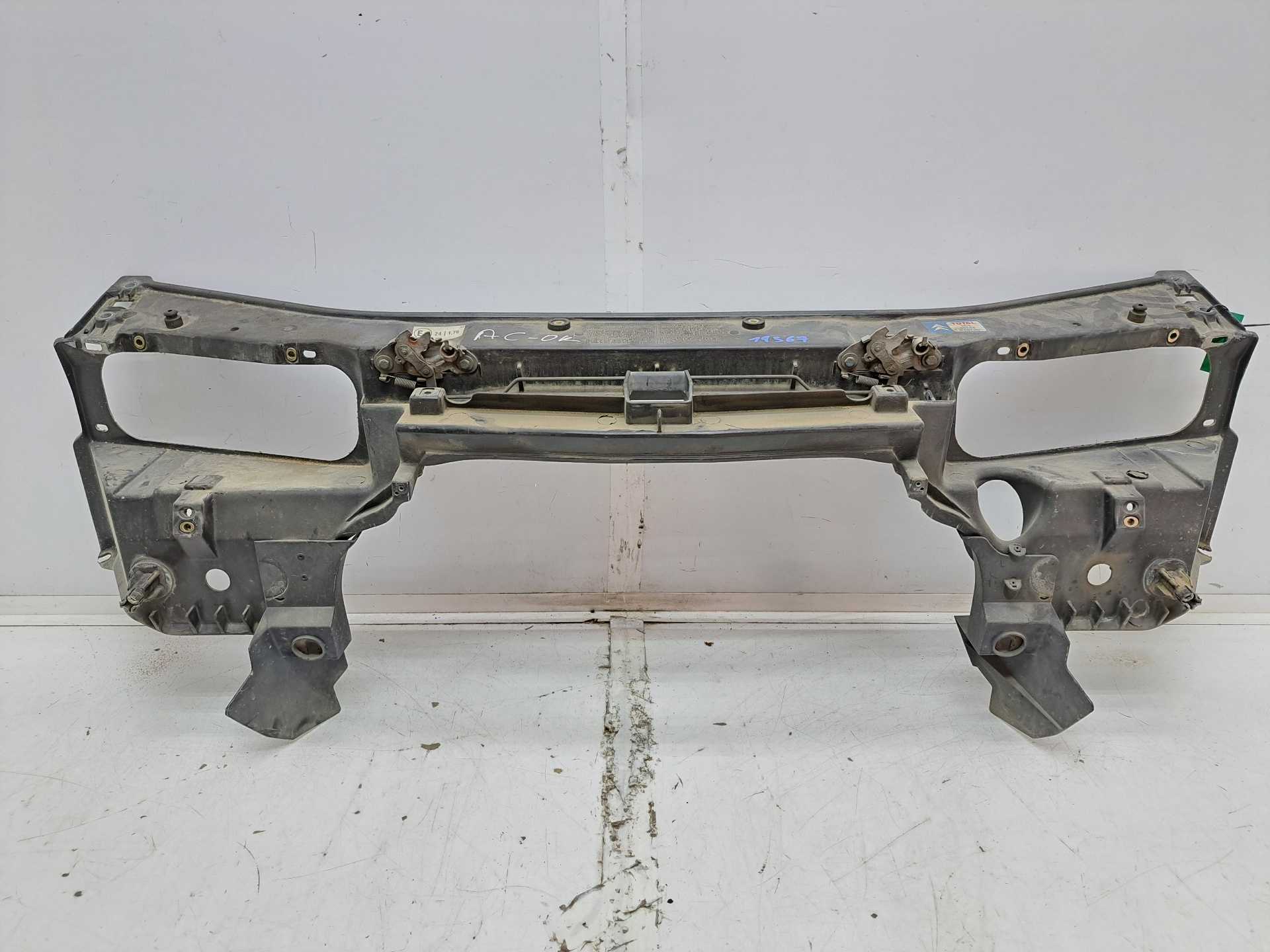 Recambio de panel frontal para citroën xantia berlina 2.0 hdi 90/110 plaisir referencia OEM IAM  7104J7 