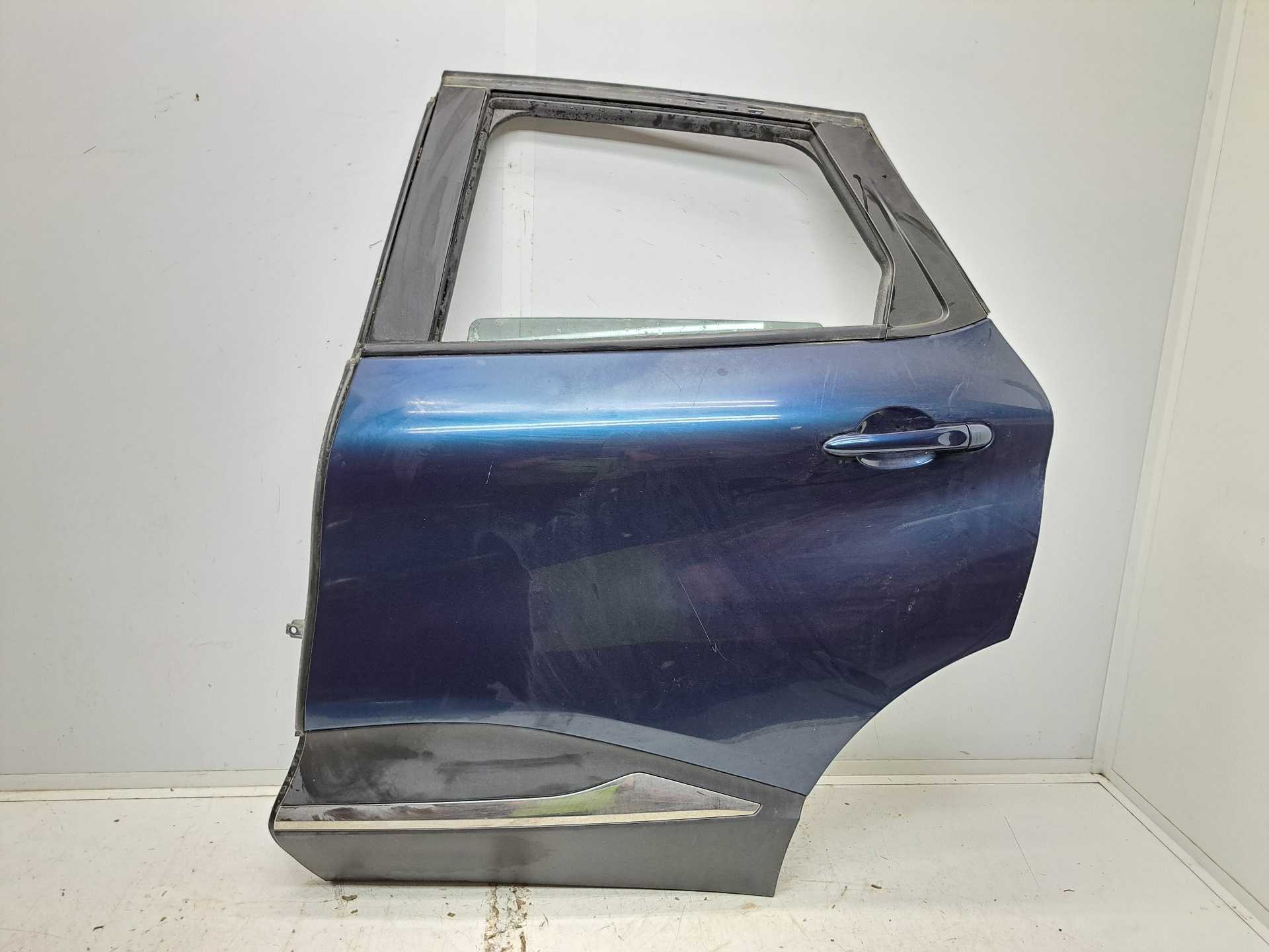 Recambio de puerta trasera izquierda para renault captur dynamique referencia OEM IAM  821012117R 
