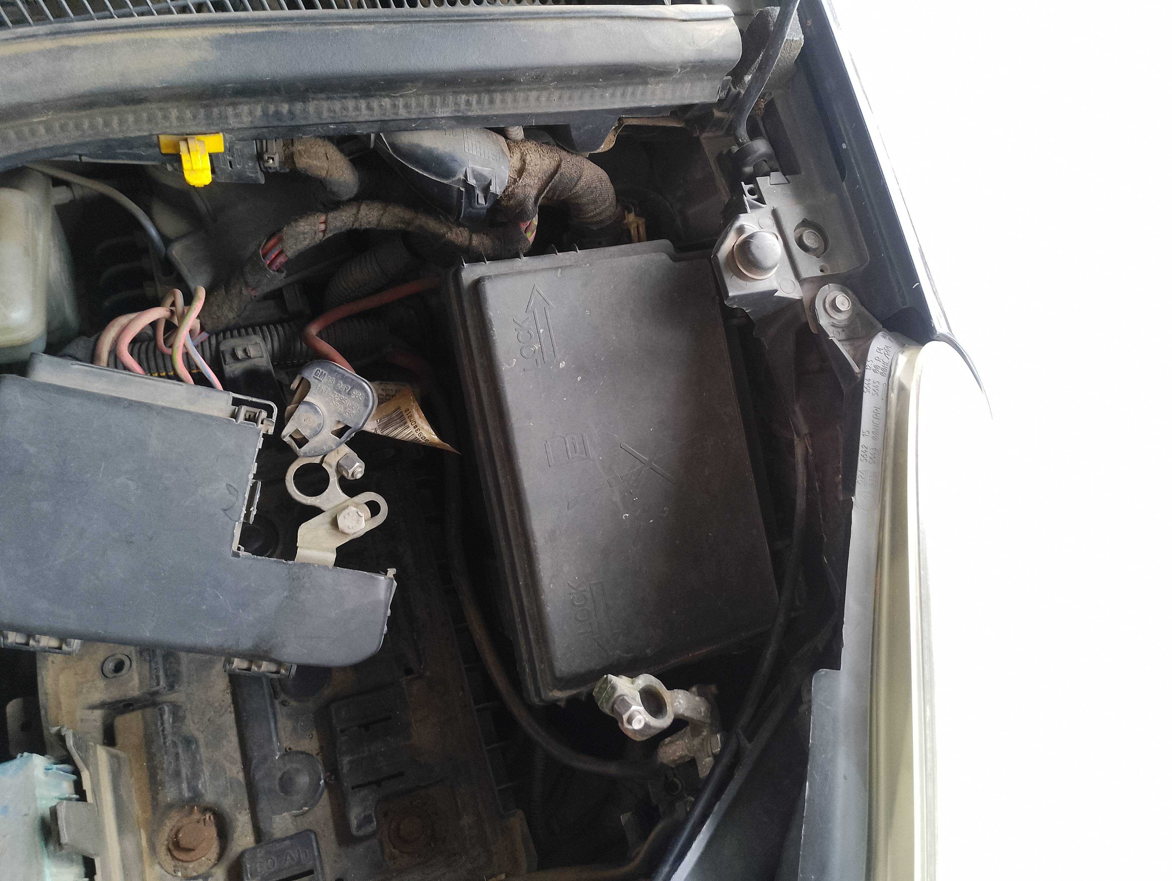 Recambio de caja reles / fusibles para opel corsa d cosmo referencia OEM IAM   