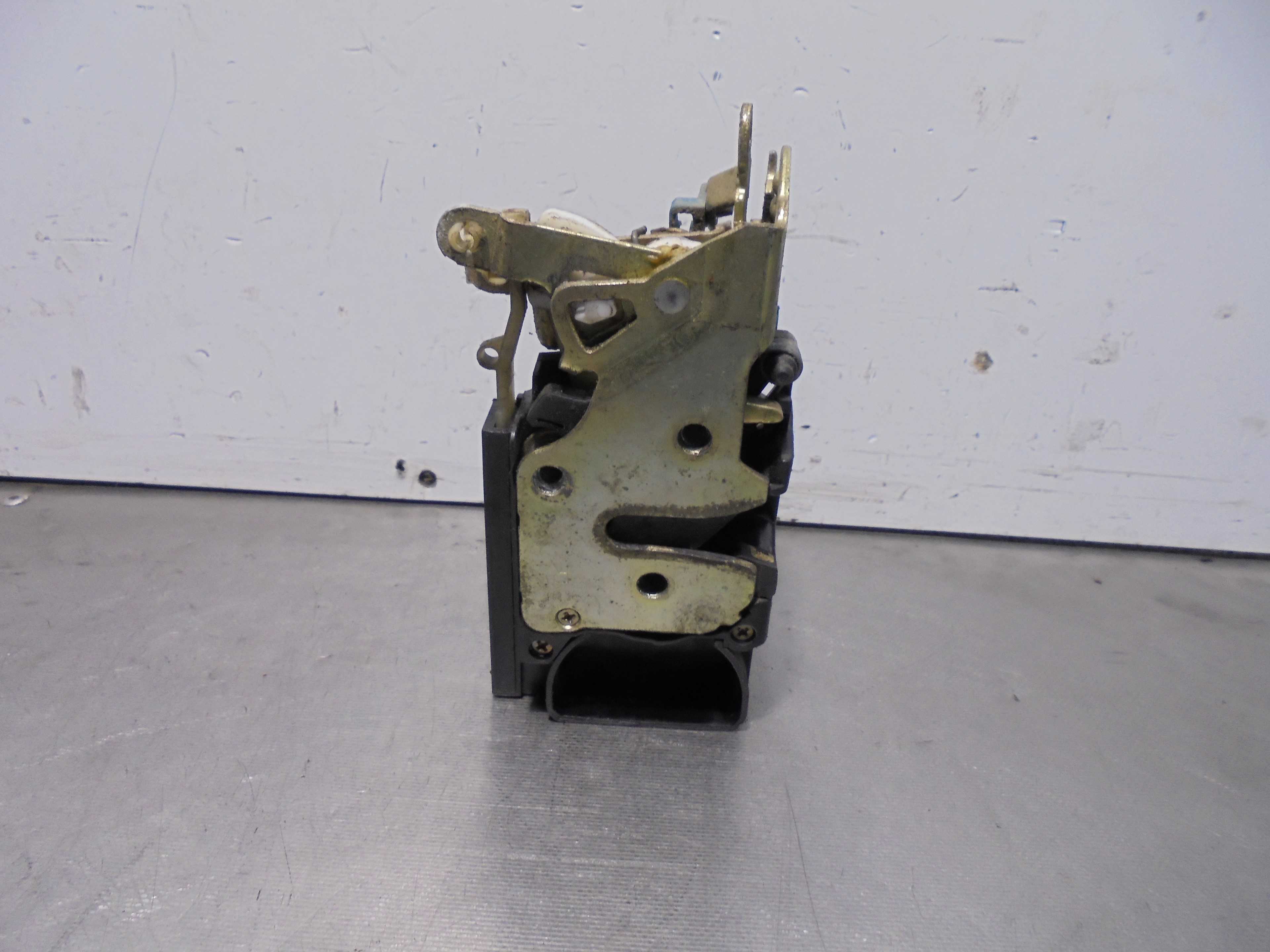 Recambio de cerradura puerta delantera derecha para daewoo kalos 1.2 se referencia OEM IAM   