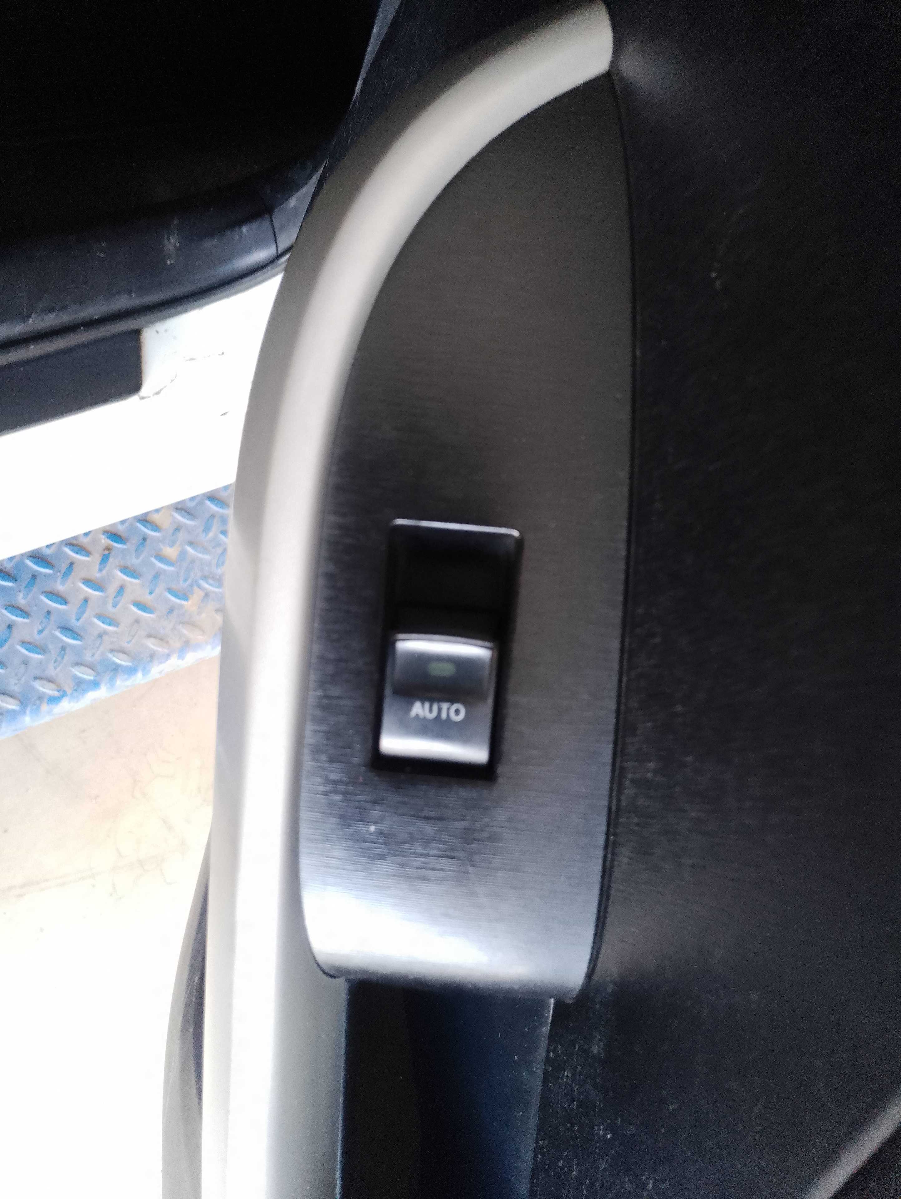 Recambio de mando elevalunas trasero derecho para toyota prius (nhw30) plug-in hybrid advance referencia OEM IAM   