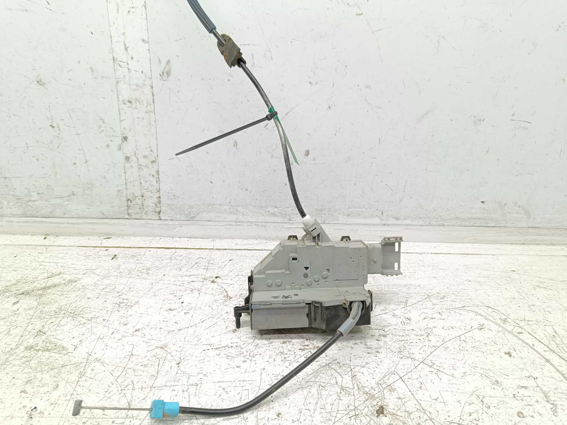 Recambio de cerradura puerta trasera derecha para citroën c4 berlina collection referencia OEM IAM 9681337080 40727122 