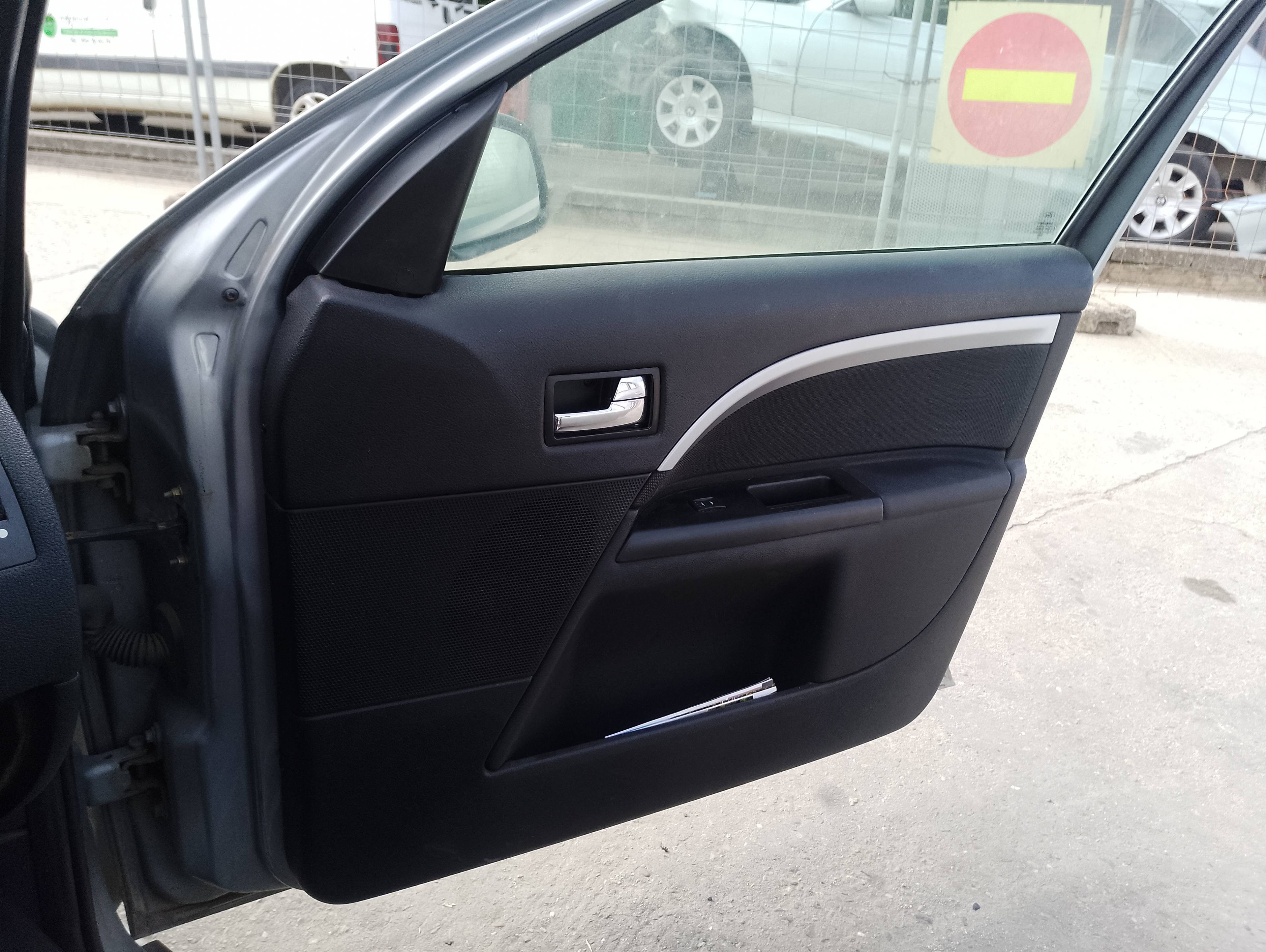Recambio de guarnecido puerta delantera derecha para ford mondeo berlina (ge) ambiente referencia OEM IAM   