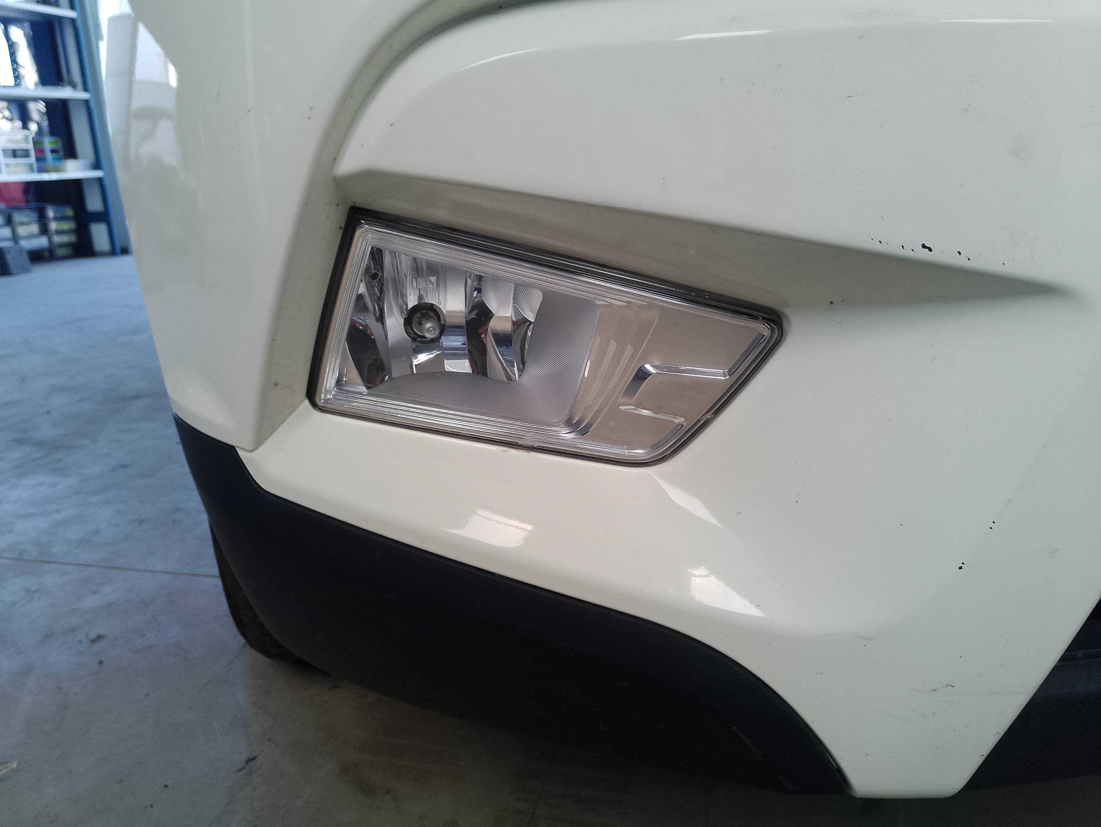 Recambio de faro antiniebla derecho para ssangyong tivoli crystal 4x2 referencia OEM IAM   