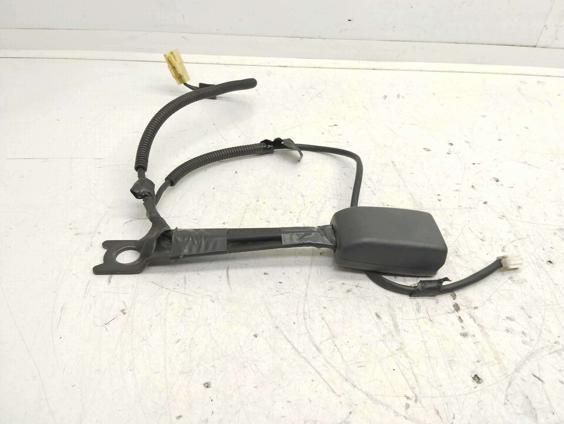 Recambio de anclaje cinturon de seguridad para toyota yaris (ksp9/scp9/nlp9) básico referencia OEM IAM 305592510  