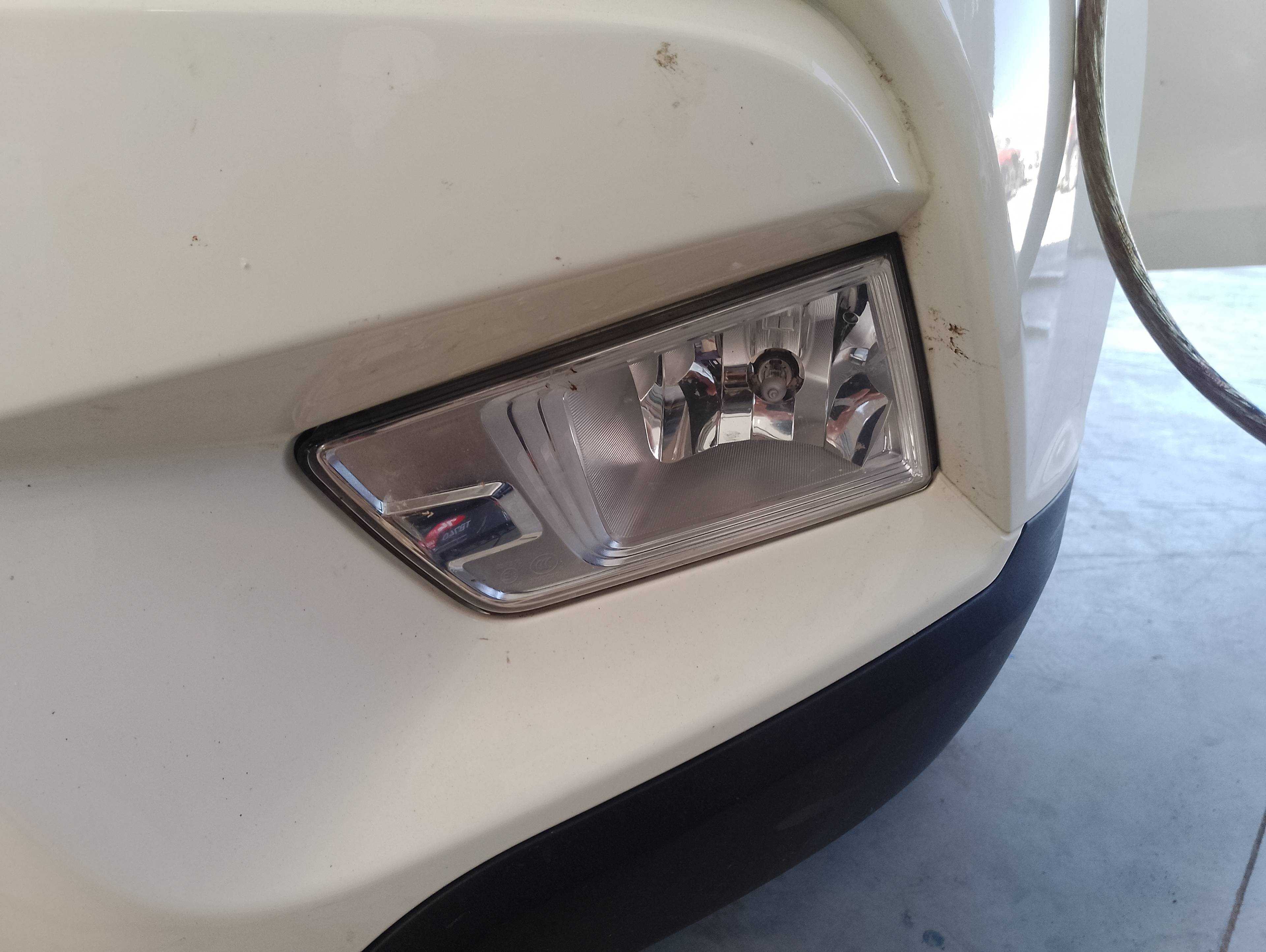 Recambio de faro antiniebla izquierdo para ssangyong tivoli crystal 4x2 referencia OEM IAM   