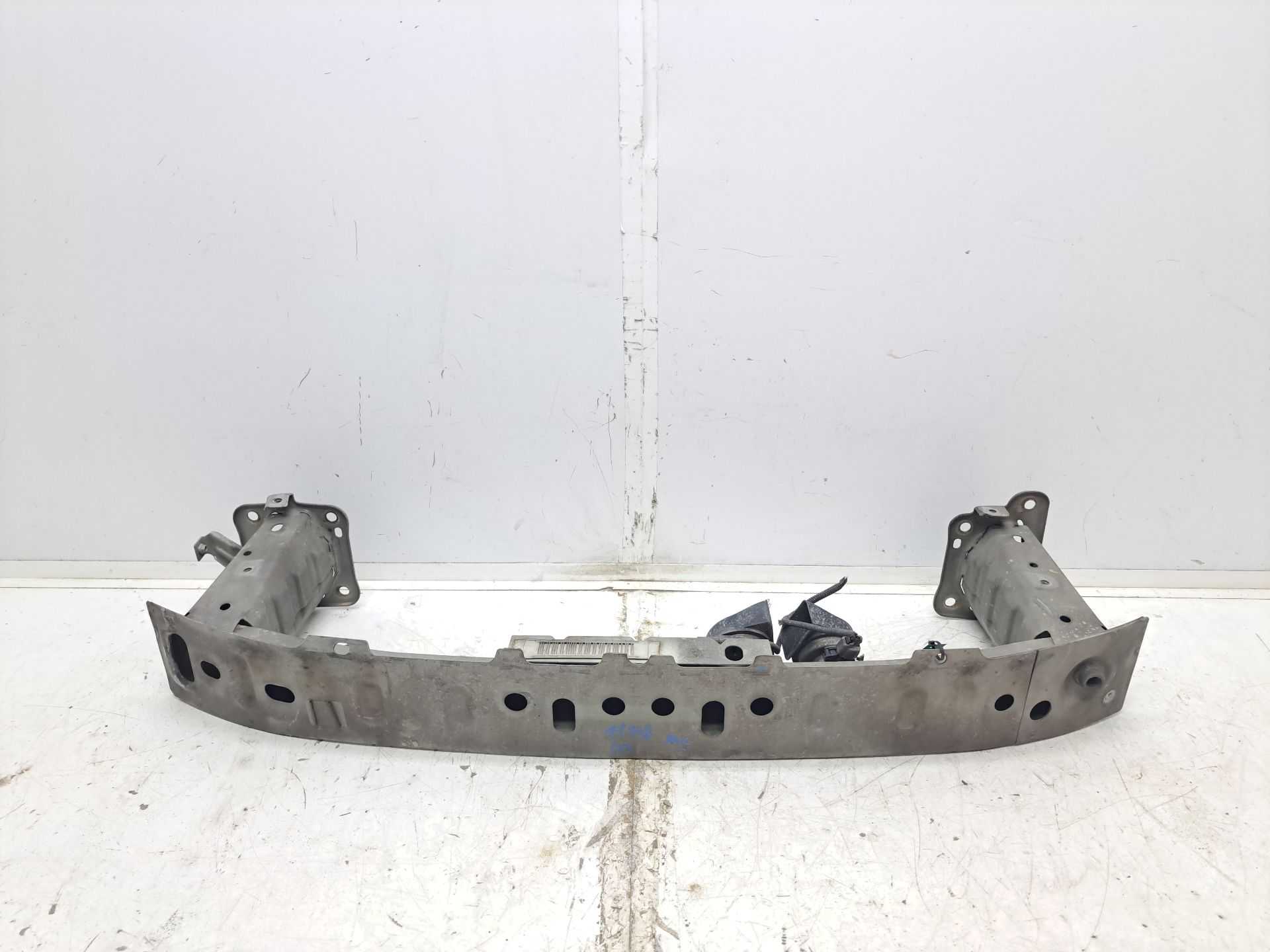 Recambio de refuerzo paragolpes delantero para ford kuga (cbv) titanium referencia OEM IAM 1540638 8v41s108k61ab 