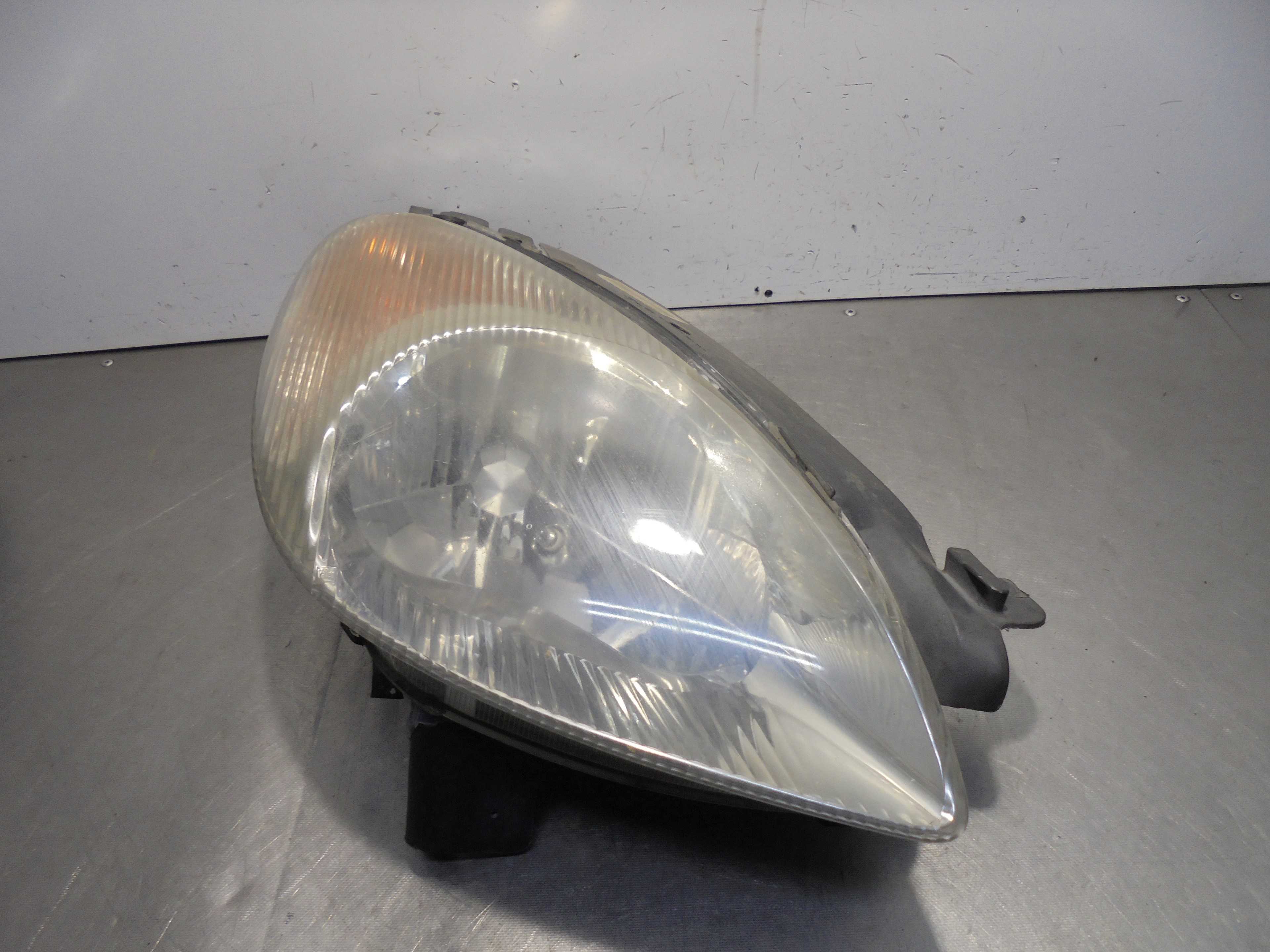 Recambio de faro derecho para citroën xsara picasso 2.0 hdi cat (rhy / dw10td) referencia OEM IAM 9631494980 VALEO 