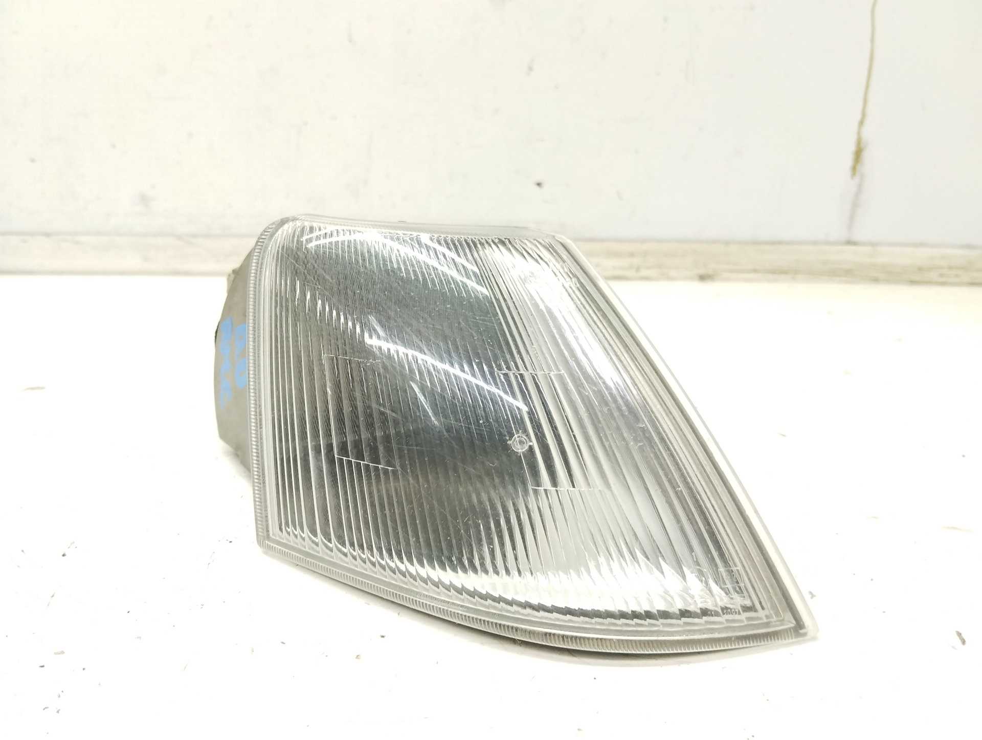 Recambio de piloto delantero derecho para citroën xantia berlina 2.0 hdi 90/110 plaisir referencia OEM IAM AX01980  