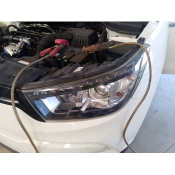 Recambio de faro izquierdo para ssangyong tivoli crystal 4x2 referencia OEM IAM   