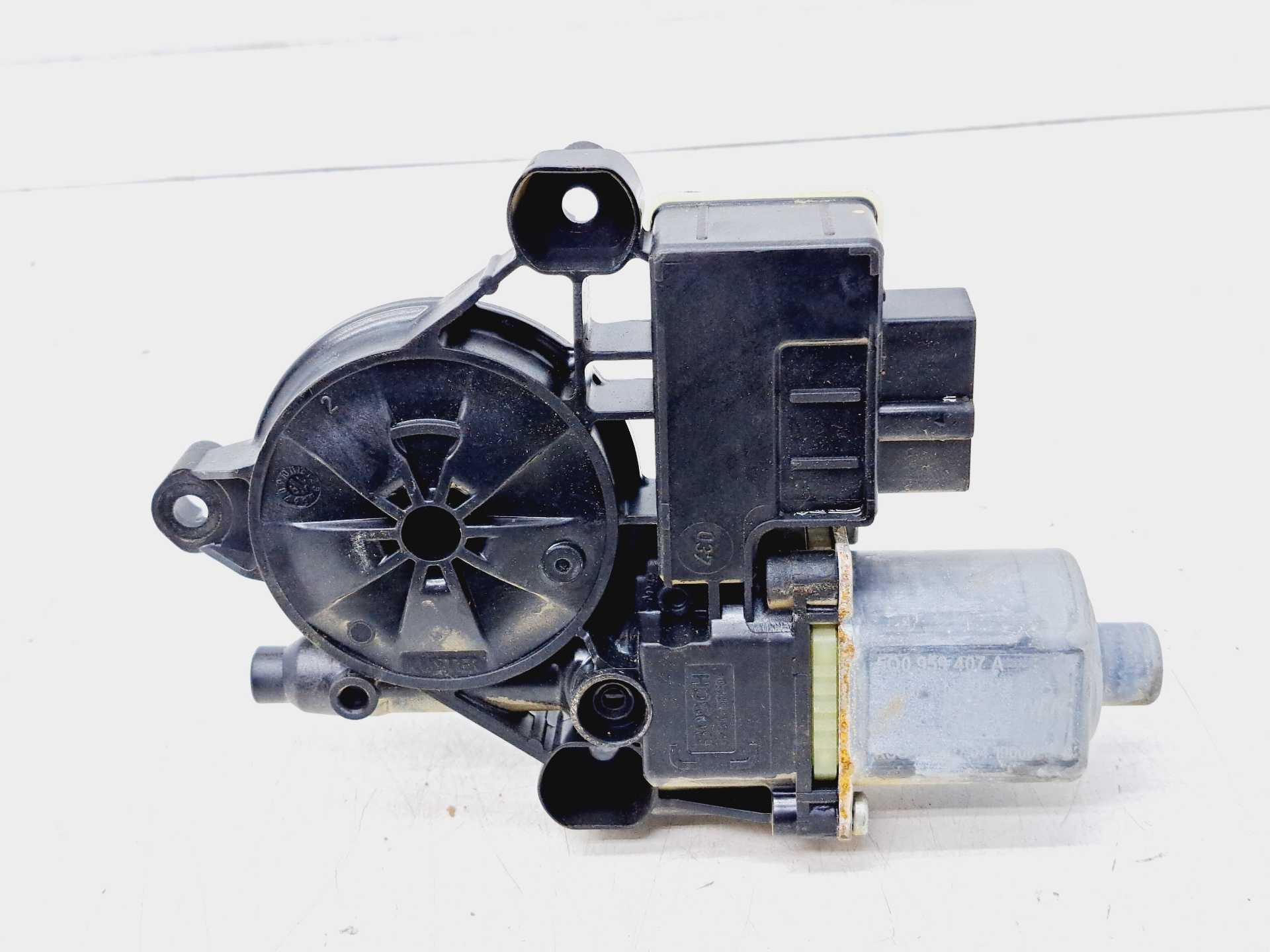 Recambio de motor elevalunas trasero izquierdo para volkswagen tiguan 2.0 tdi referencia OEM IAM 5Q0959407A BOSCH 