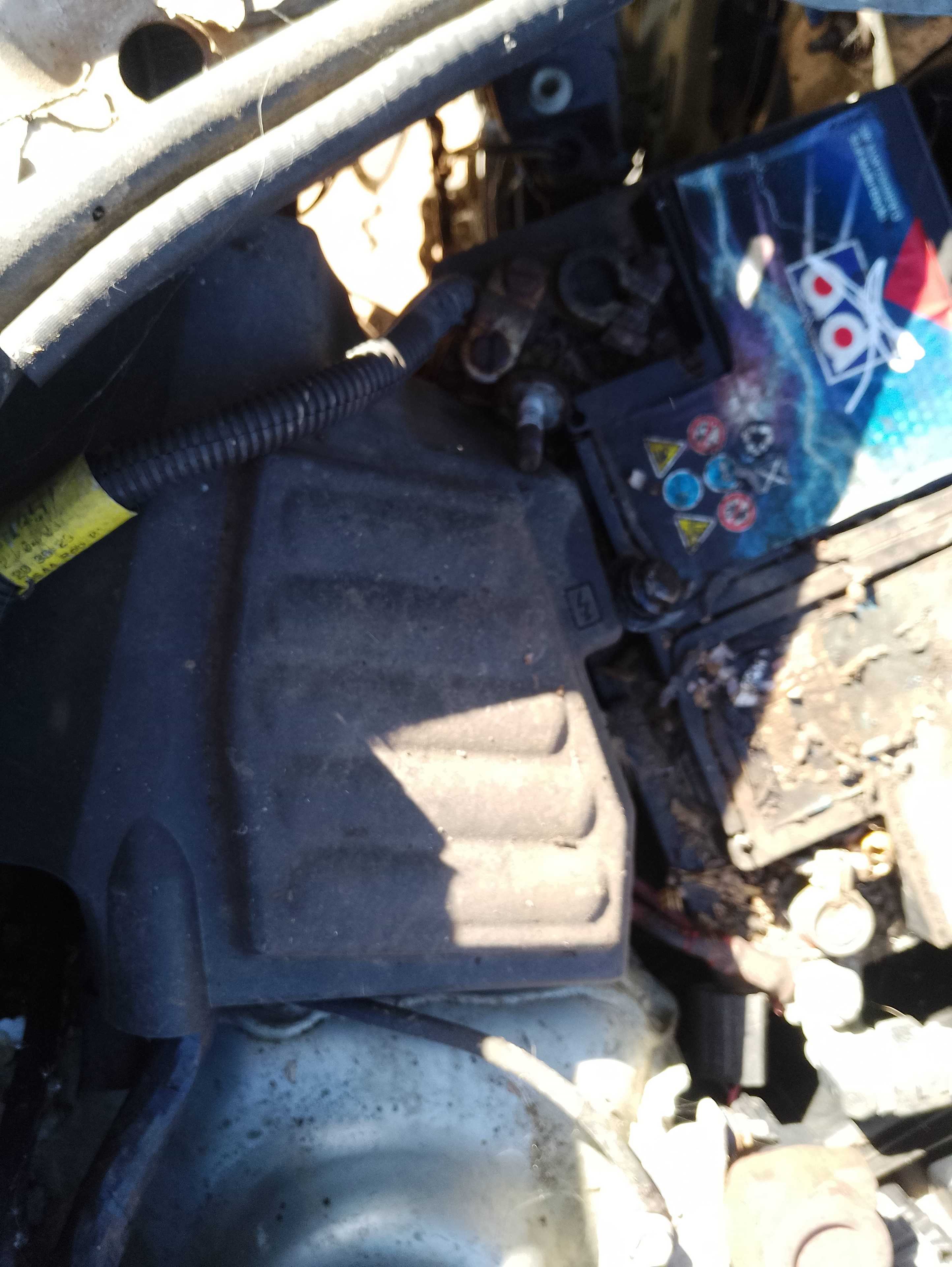 Recambio de caja reles / fusibles para renault kangoo (f/kc0) authentique oasis referencia OEM IAM   