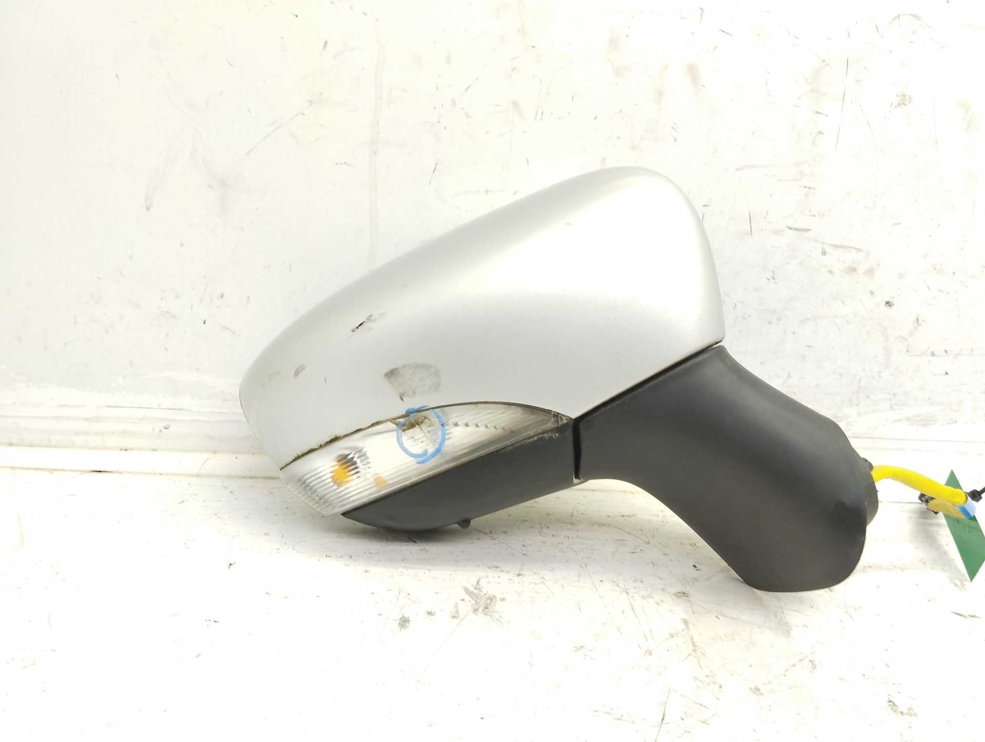 Recambio de retrovisor derecho para renault captur dynamique referencia OEM IAM 12863230  