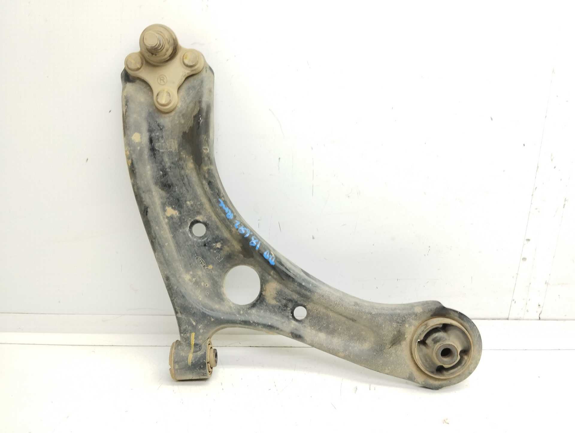 Recambio de brazo suspension inferior delantero derecho para hyundai tucson classic blue referencia OEM IAM 54501D7000  