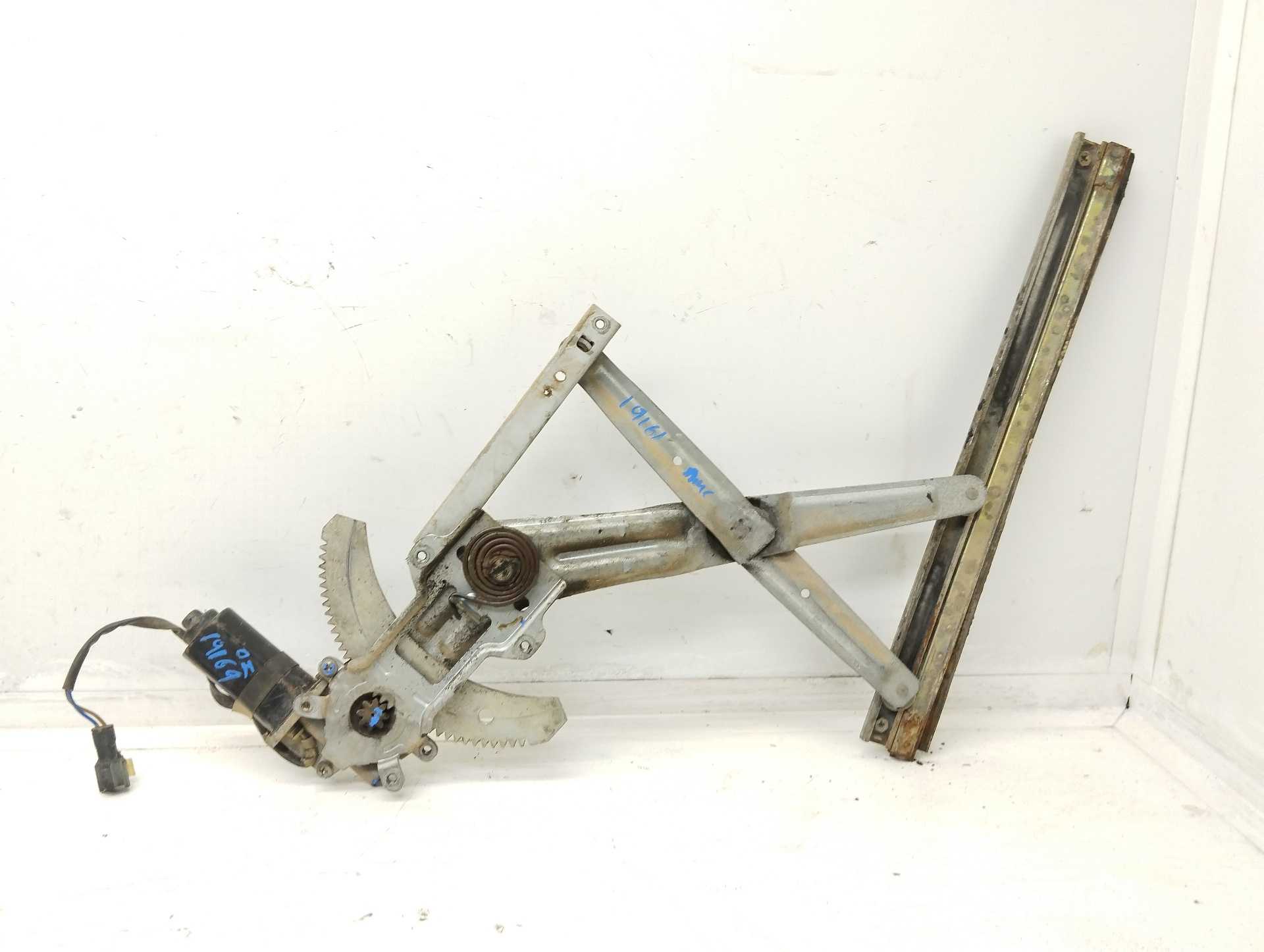 Recambio de elevalunas delantero izquierdo para ssangyong musso 2.9 tdi full referencia OEM IAM 8810005100  