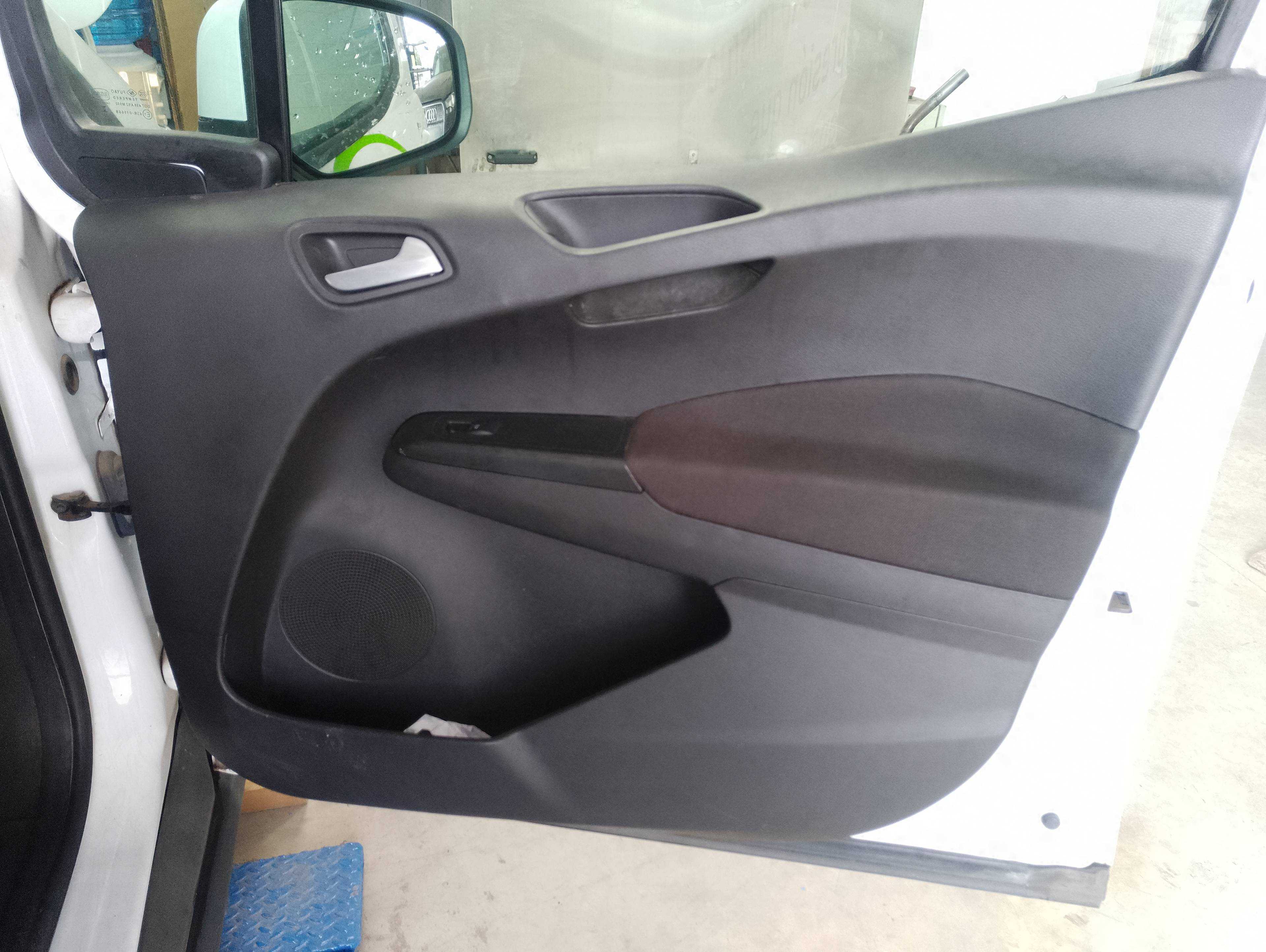 Recambio de guarnecido puerta delantera derecha para ford transit courier combi ambiente referencia OEM IAM   