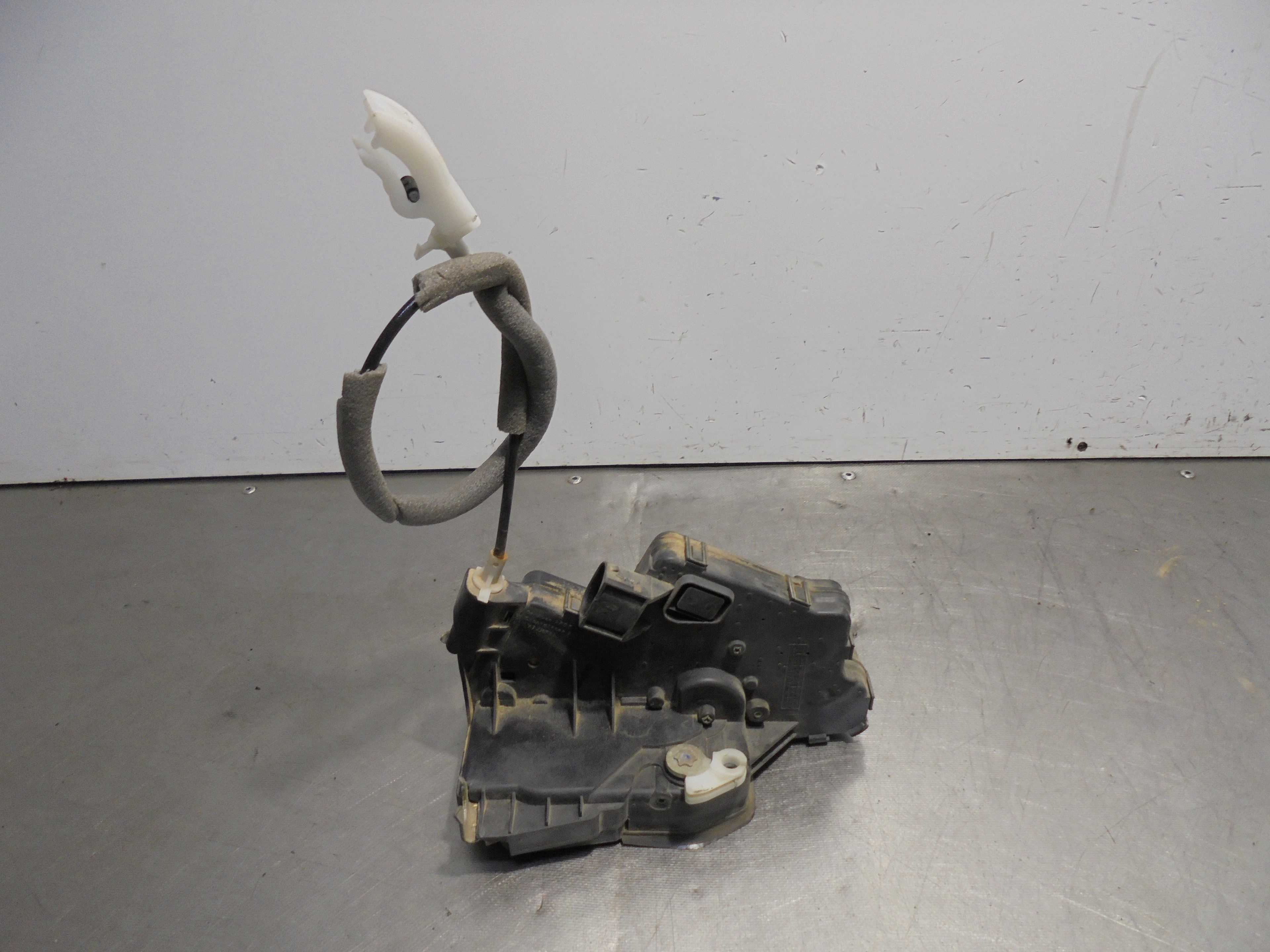 Recambio de cerradura puerta trasera izquierda para bmw serie 3 berlina (e46) 316i referencia OEM IAM  ELECTRICA 4 PUERTAS 