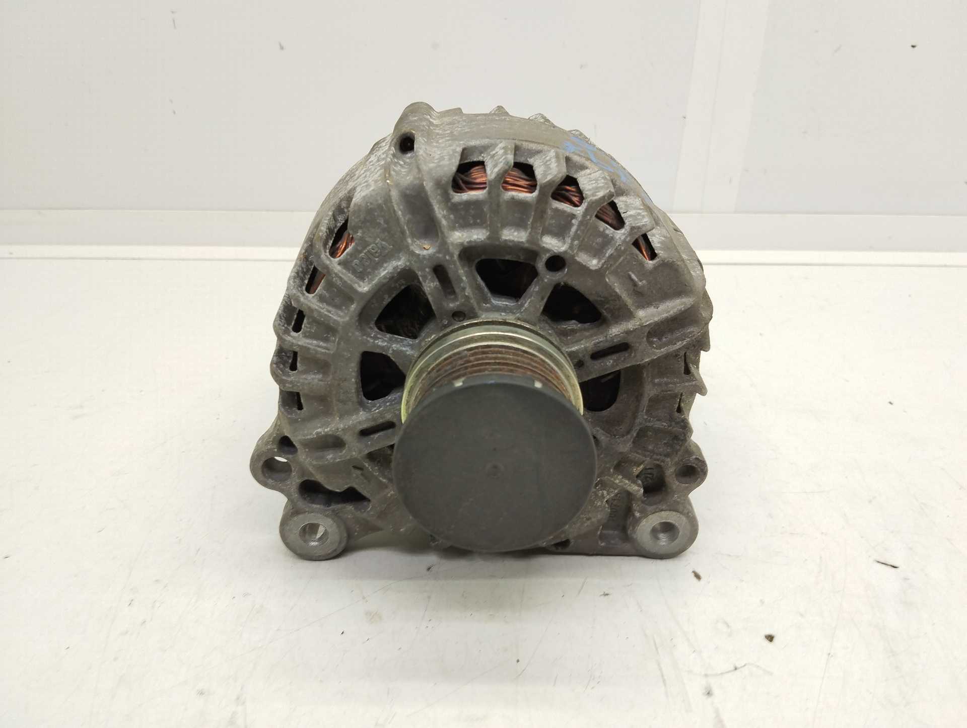 Recambio de alternador para volkswagen golf vii lim. (5g1) advance bluemotion referencia OEM IAM 03L903023L 2612004E VALEO