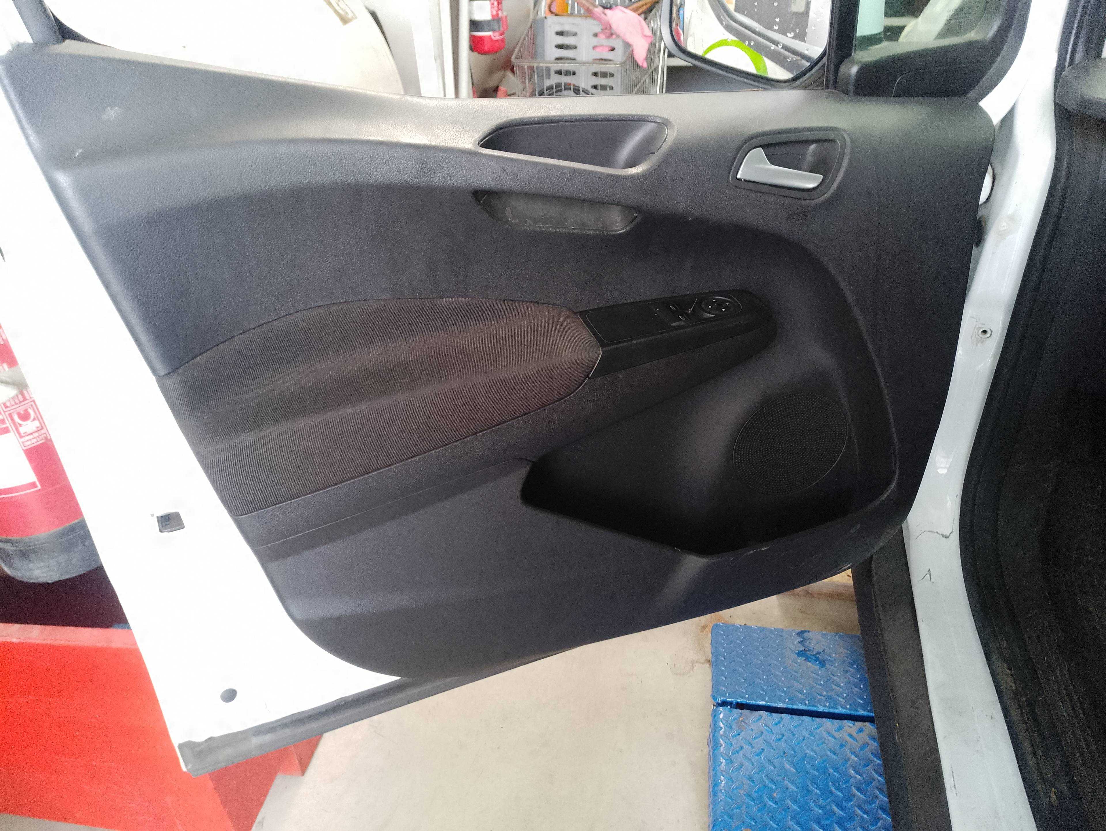Recambio de guarnecido puerta delantera izquierda para ford transit courier combi ambiente referencia OEM IAM   